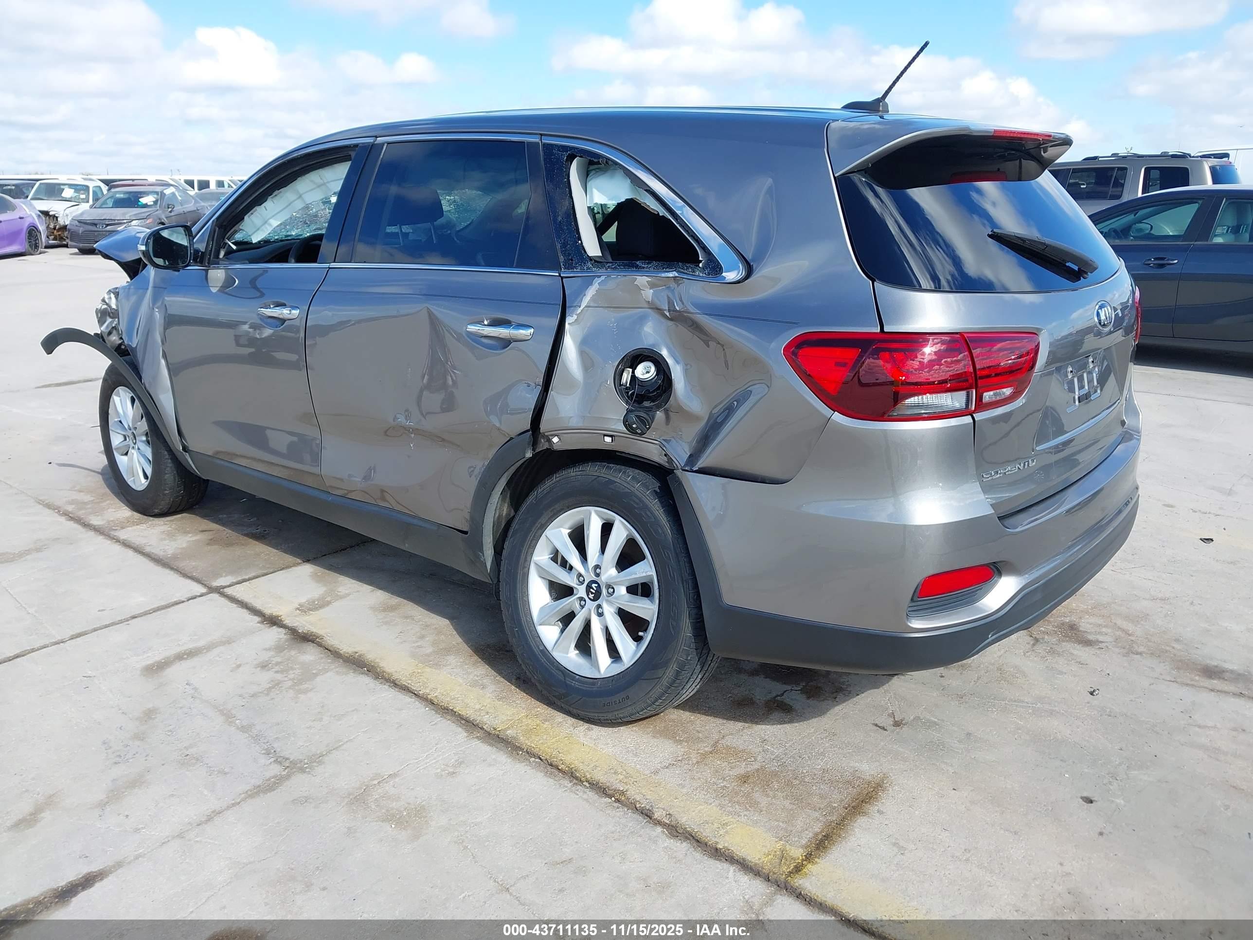 KIA SORENTO image 3