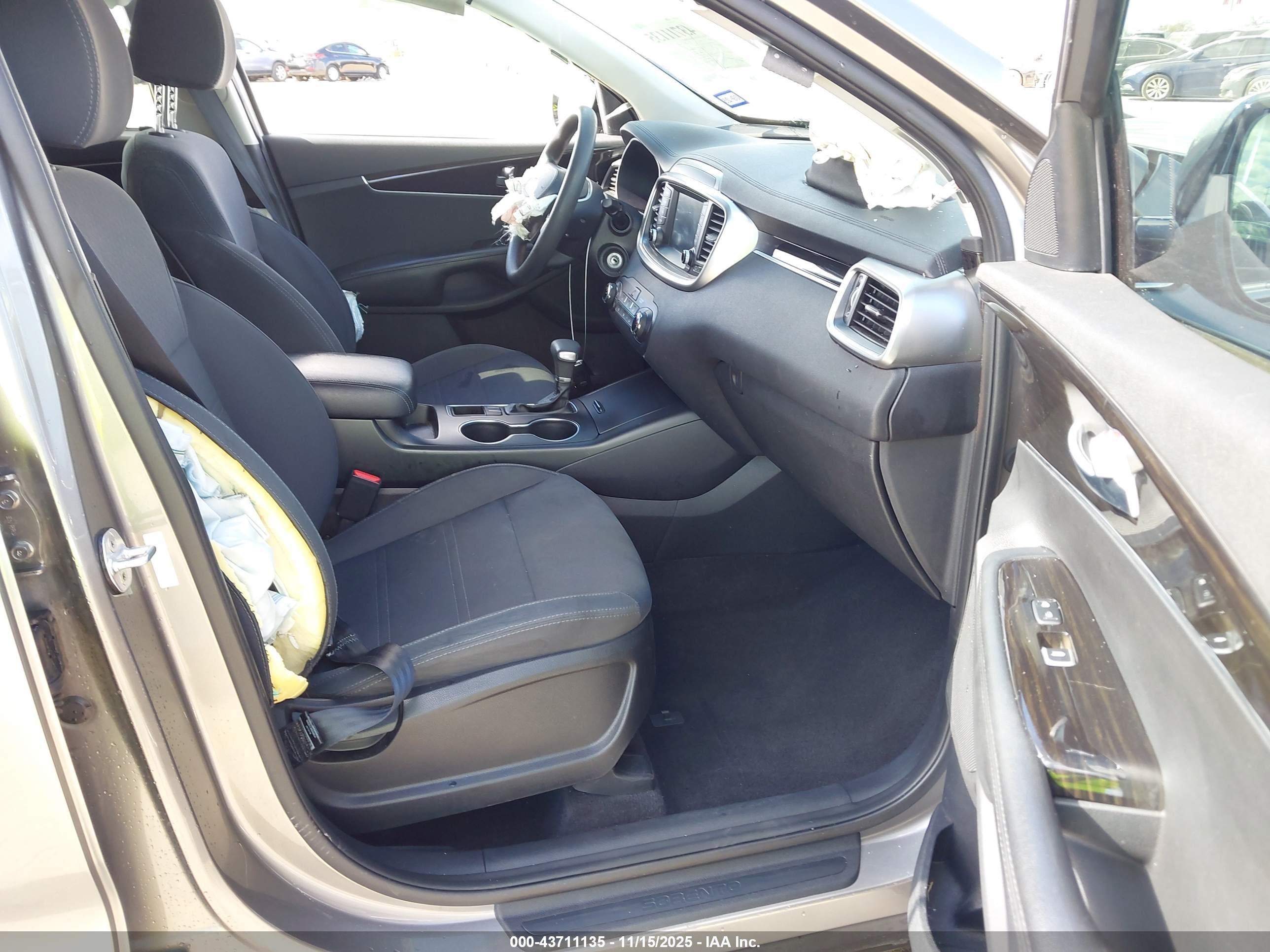 KIA SORENTO image 5