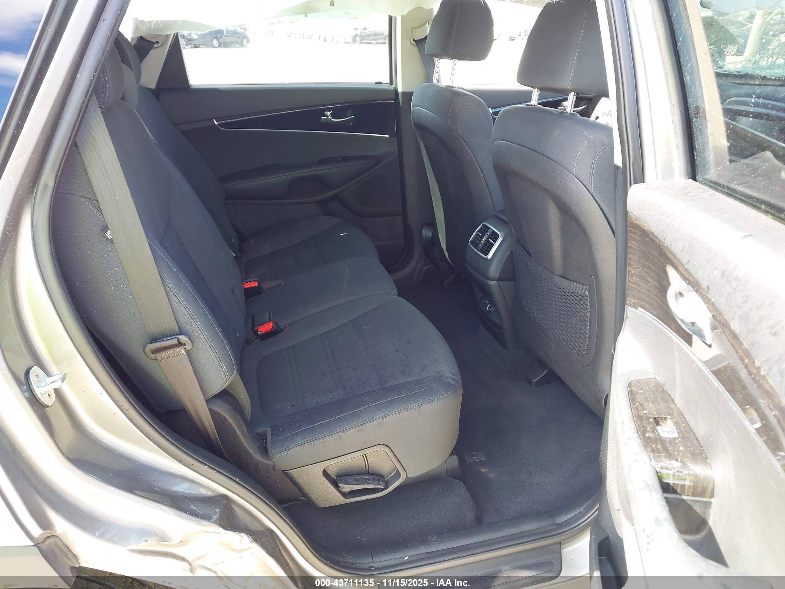 KIA SORENTO image 8