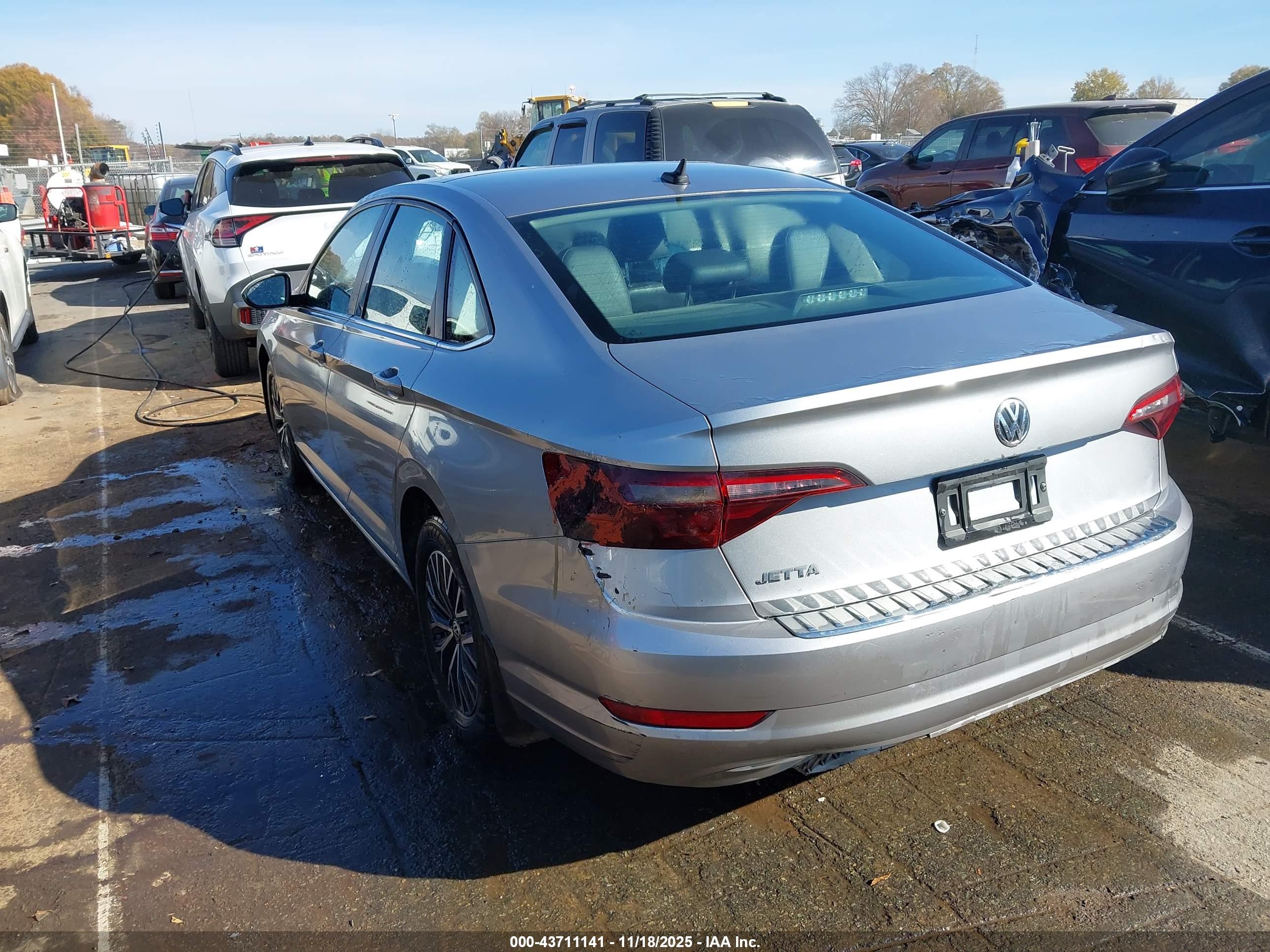 VOLKSWAGEN JETTA image 3