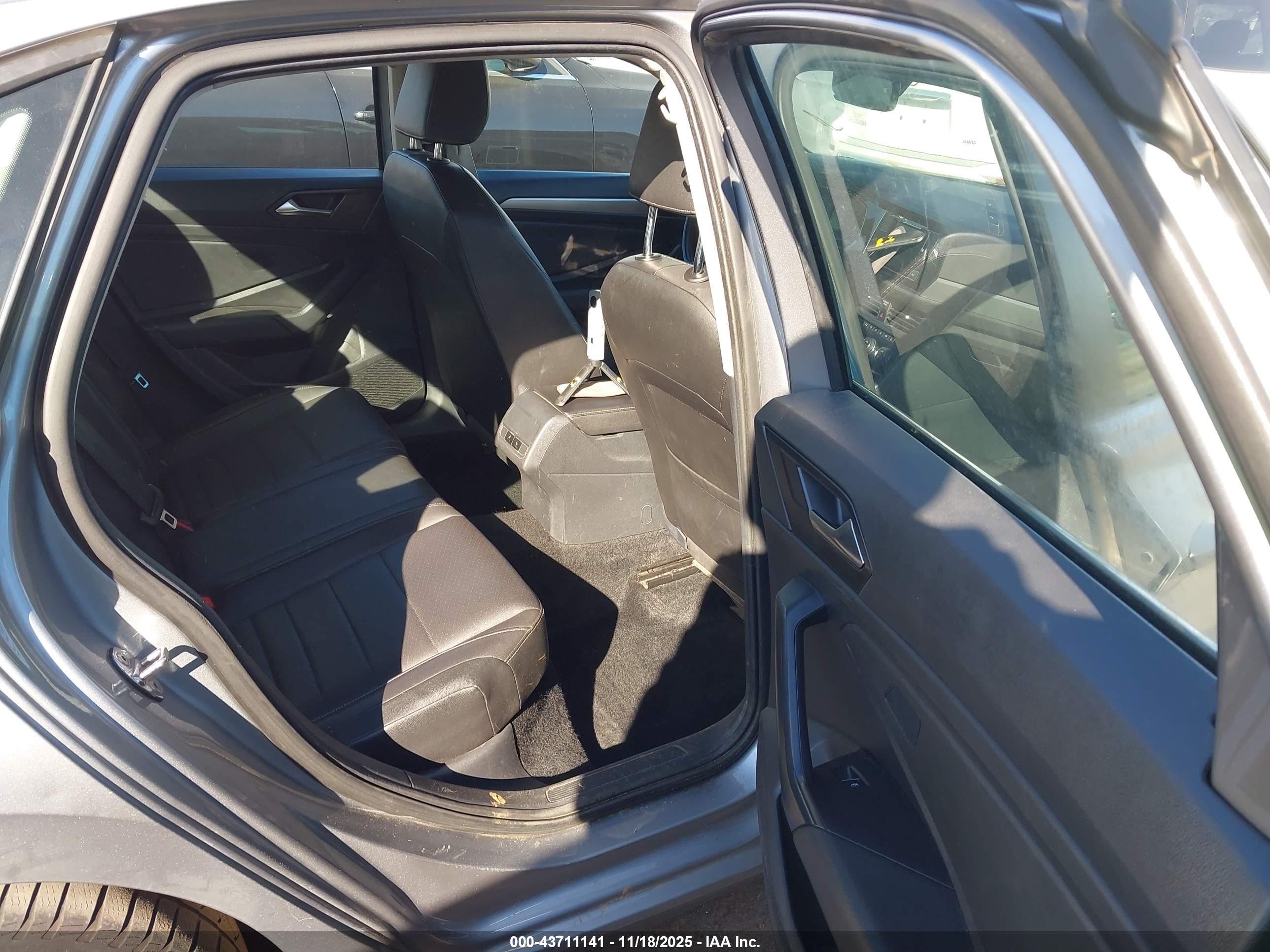VOLKSWAGEN JETTA image 8