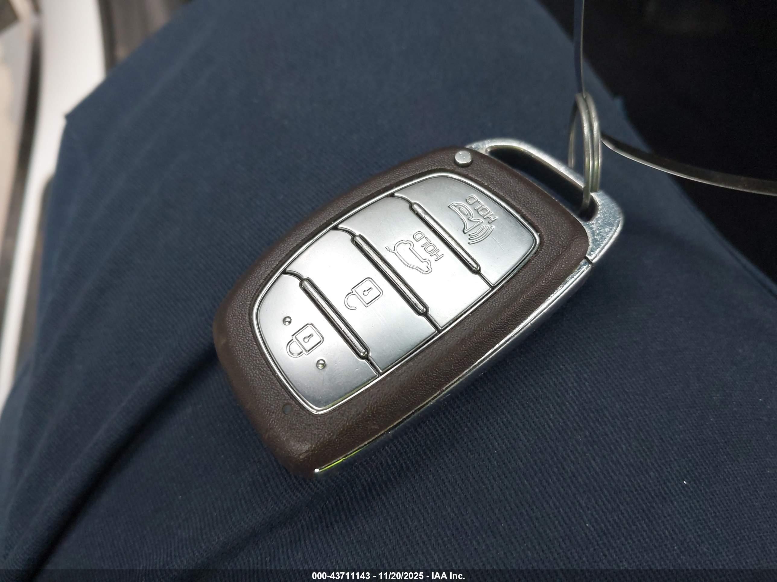 HYUNDAI TUCSON image 11