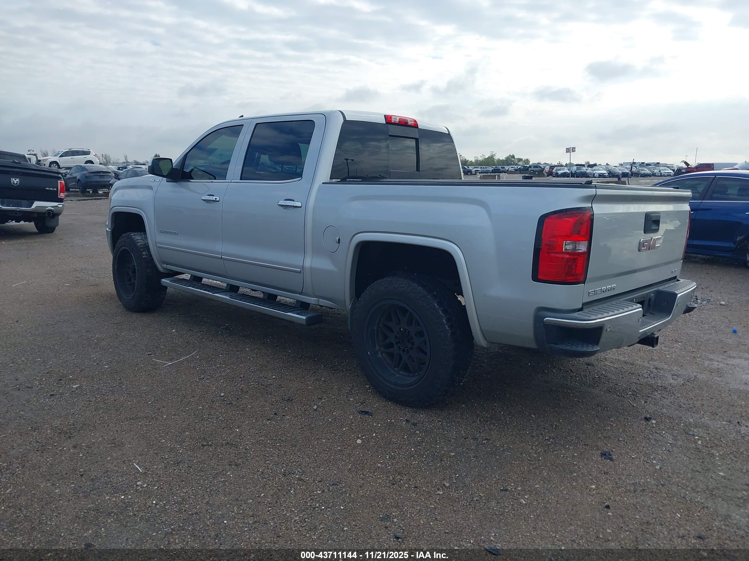 GMC SIERRA image 3