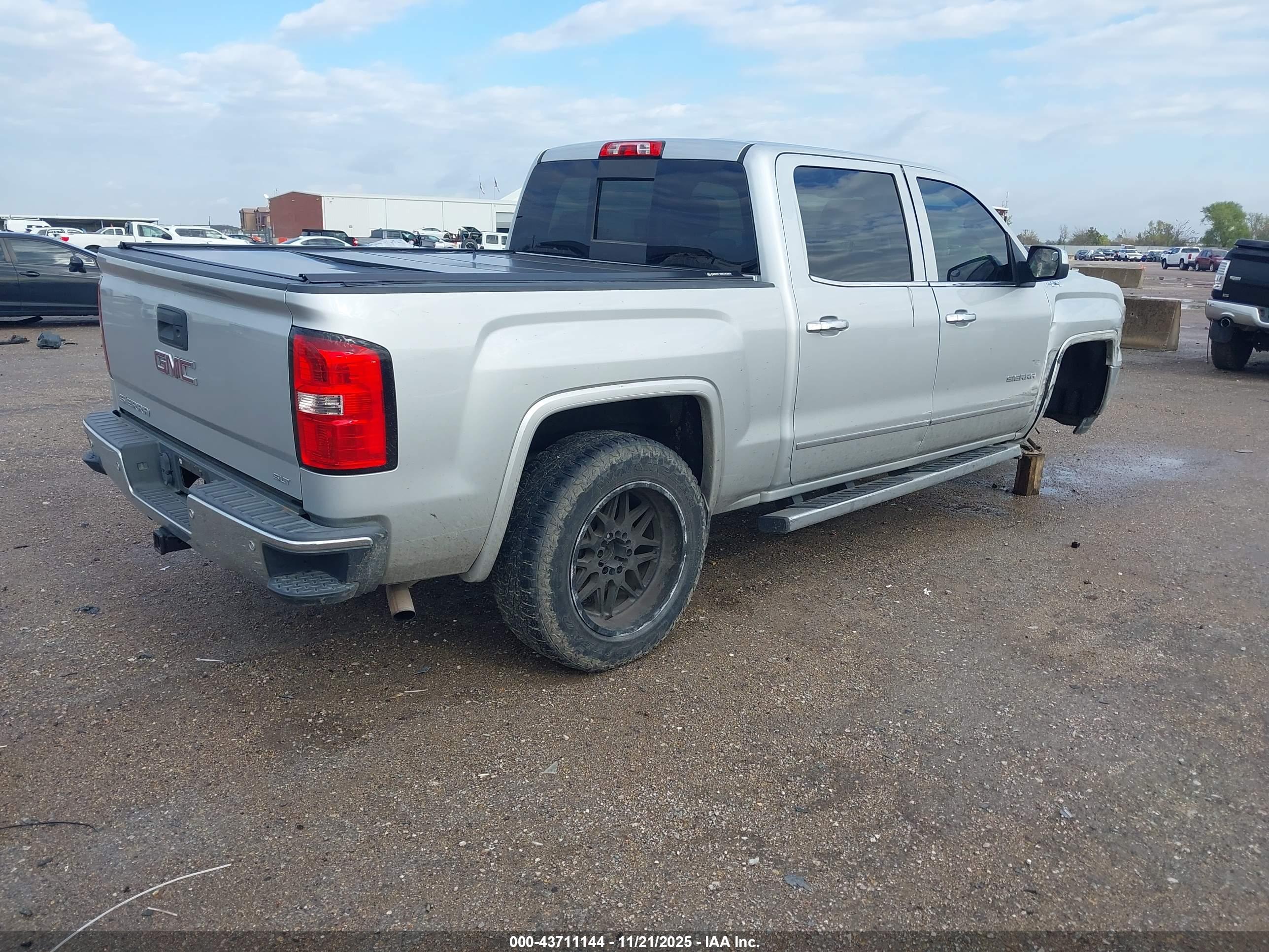GMC SIERRA image 4