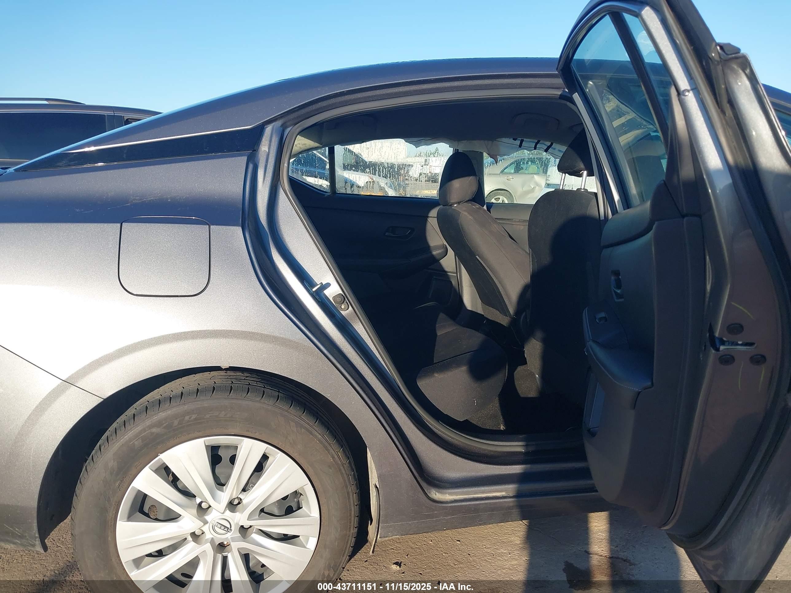 NISSAN SENTRA image 8