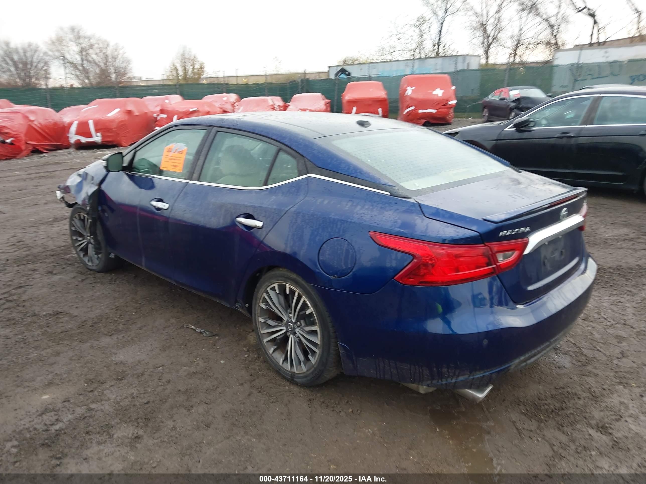 NISSAN MAXIMA image 3