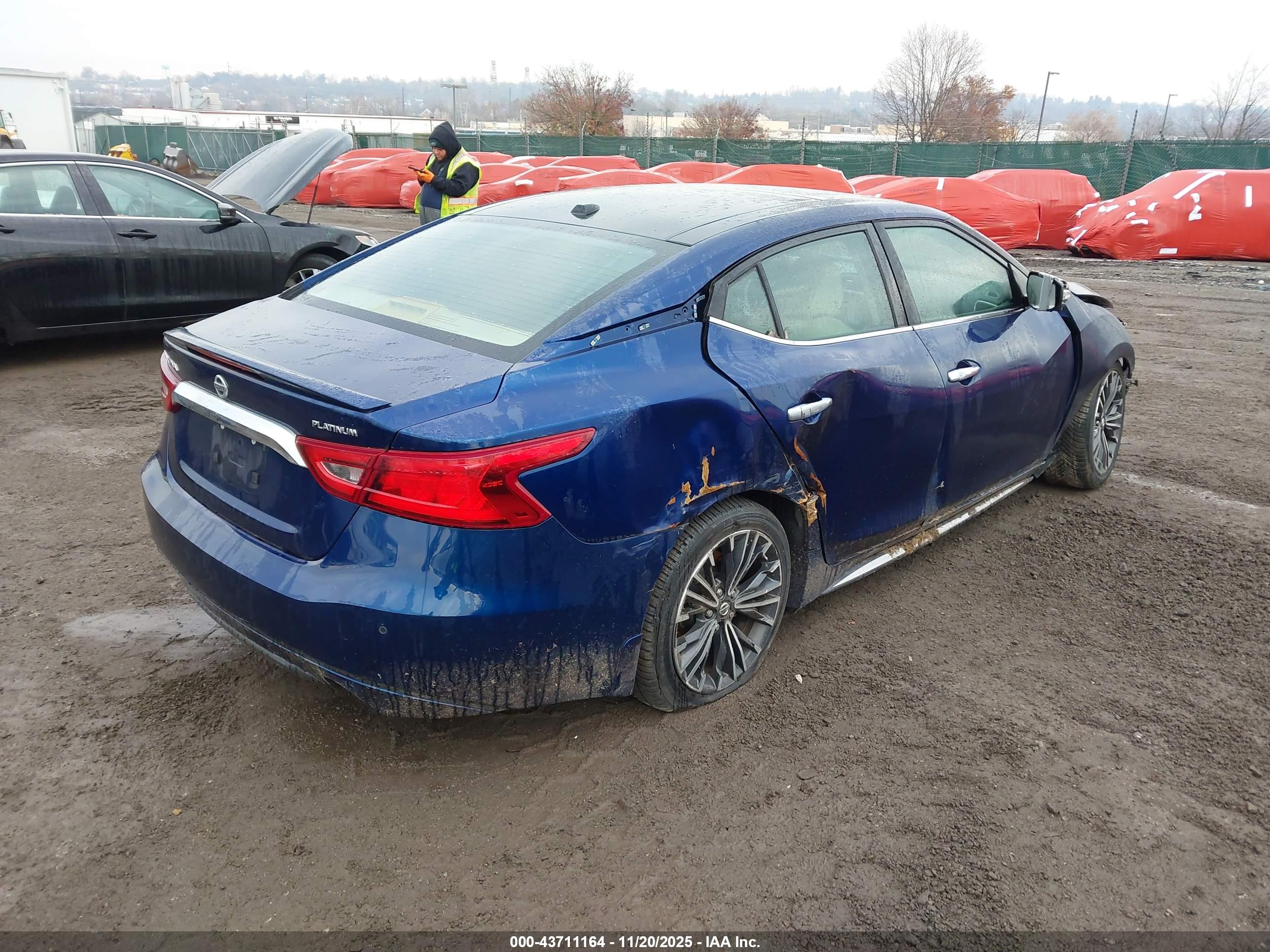 NISSAN MAXIMA image 4
