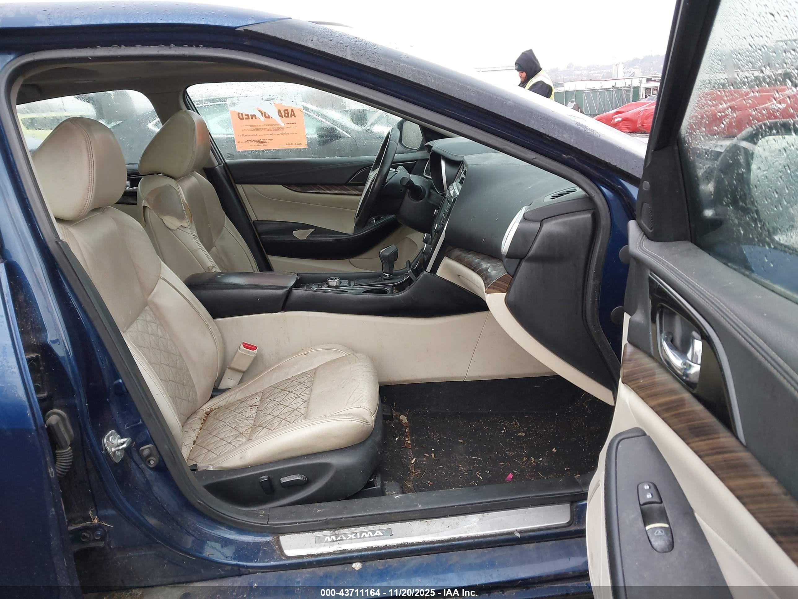 NISSAN MAXIMA image 5
