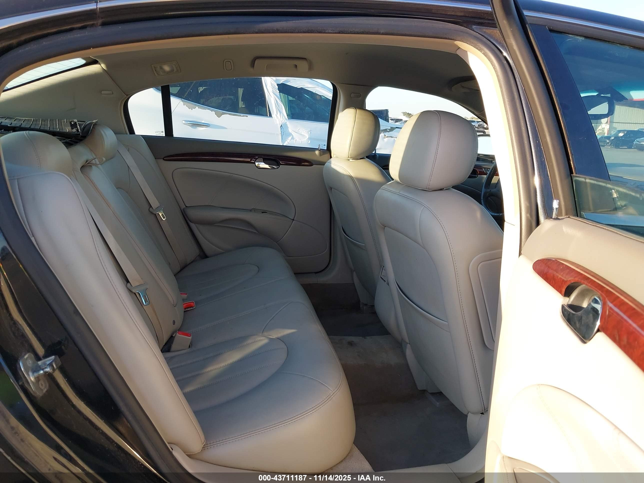 BUICK LUCERNE image 8