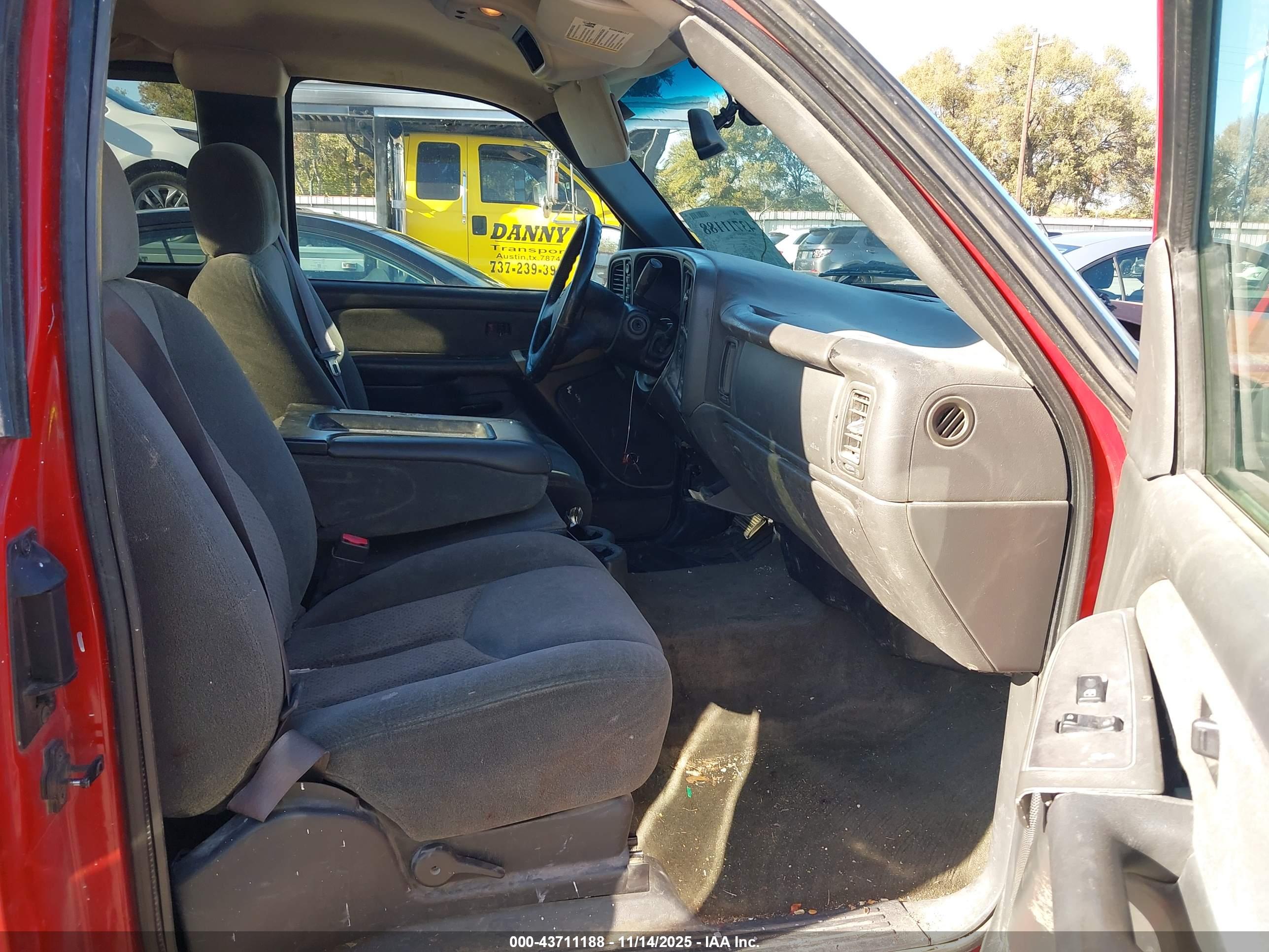 CHEVROLET SILVERADO image 5