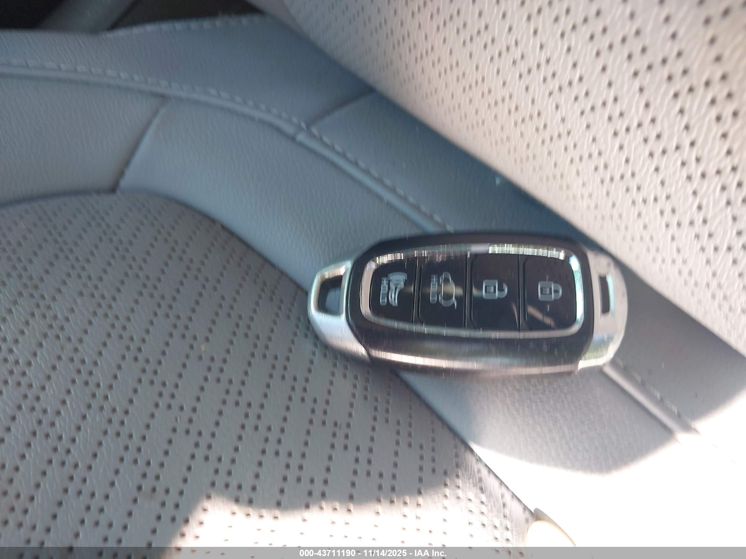 HYUNDAI KONA image 11