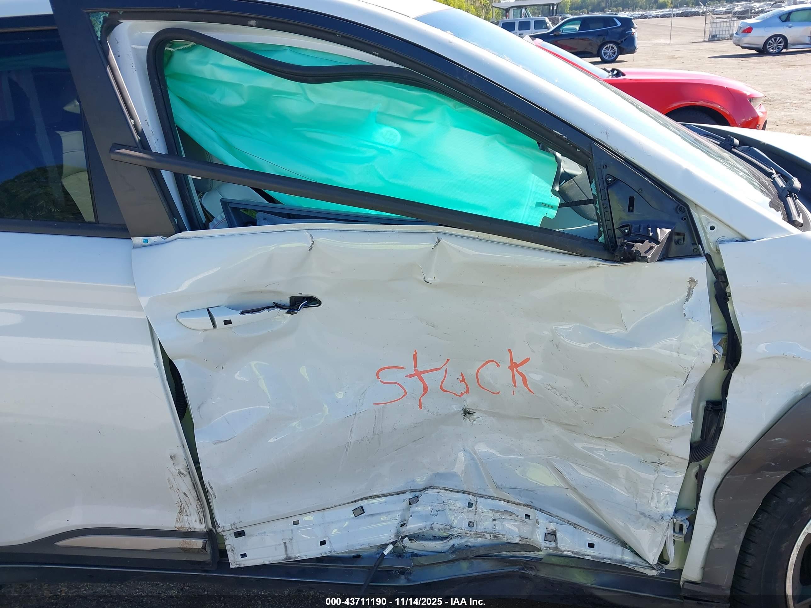 HYUNDAI KONA image 5