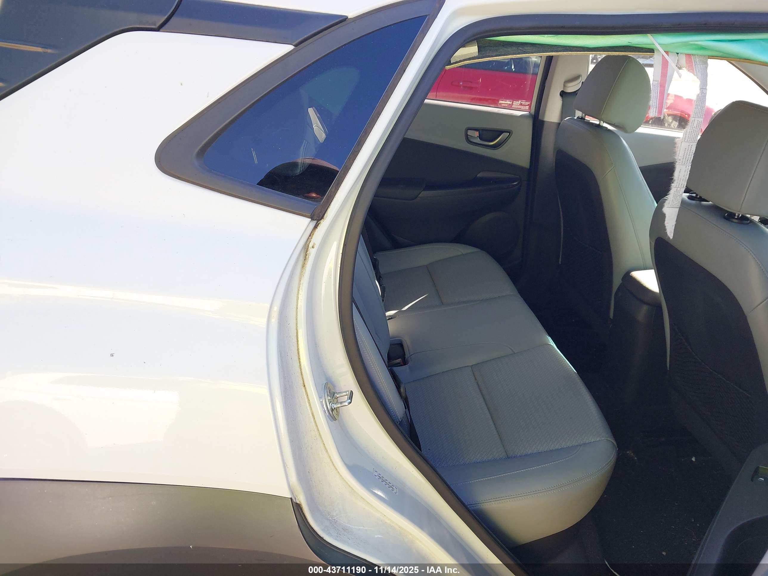 HYUNDAI KONA image 8