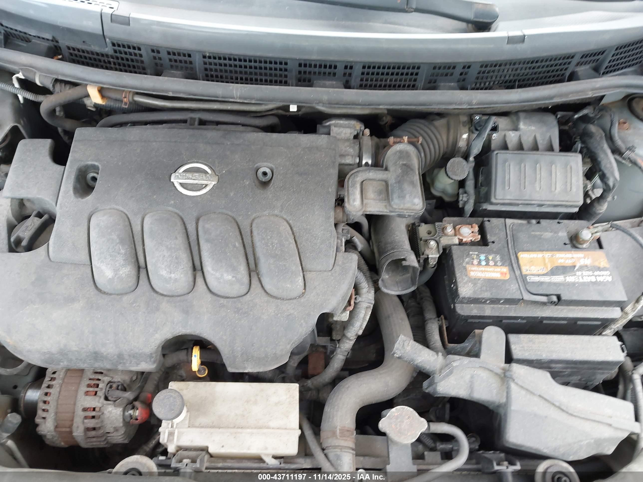 NISSAN VERSA image 10