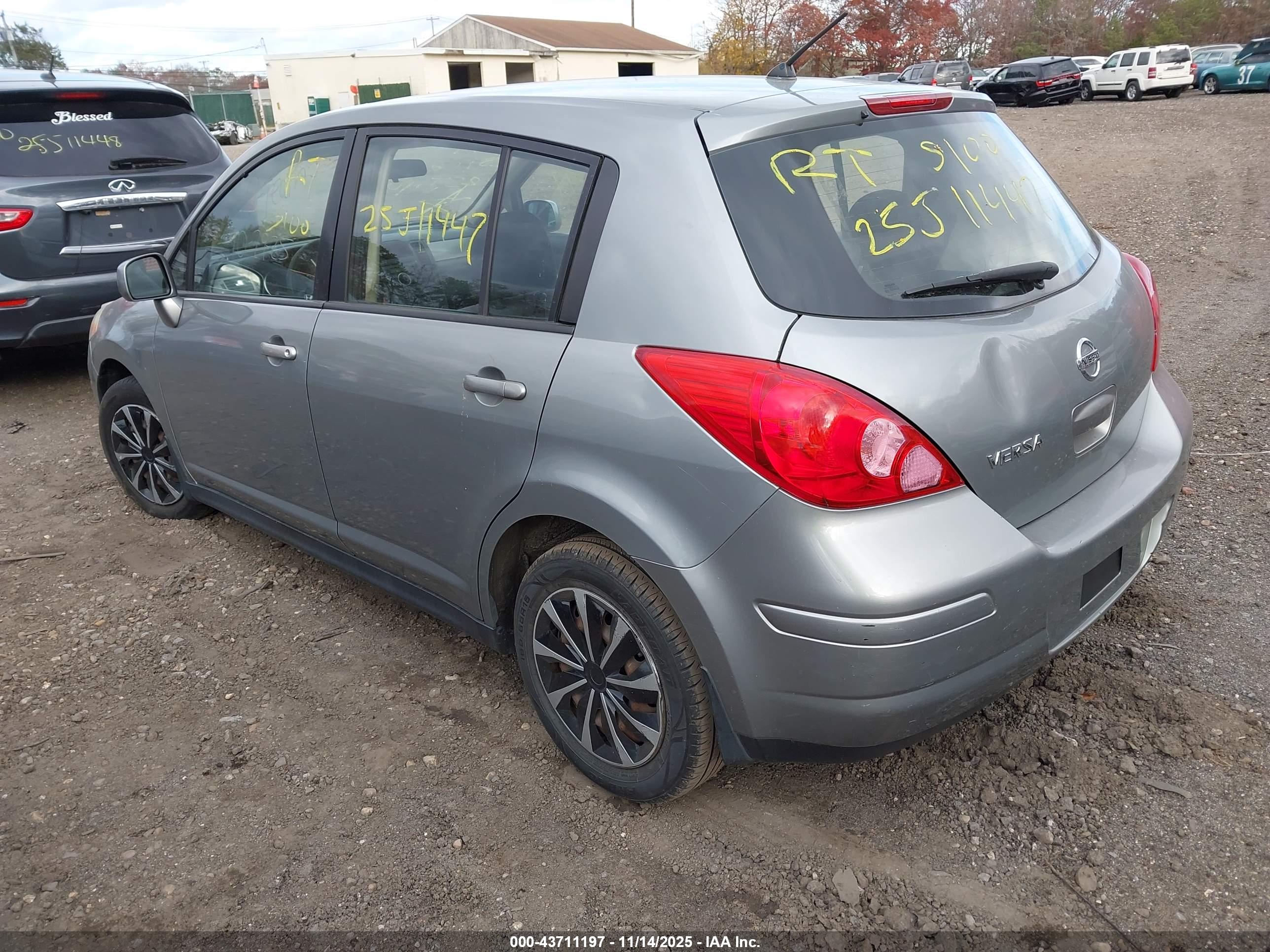 NISSAN VERSA image 3