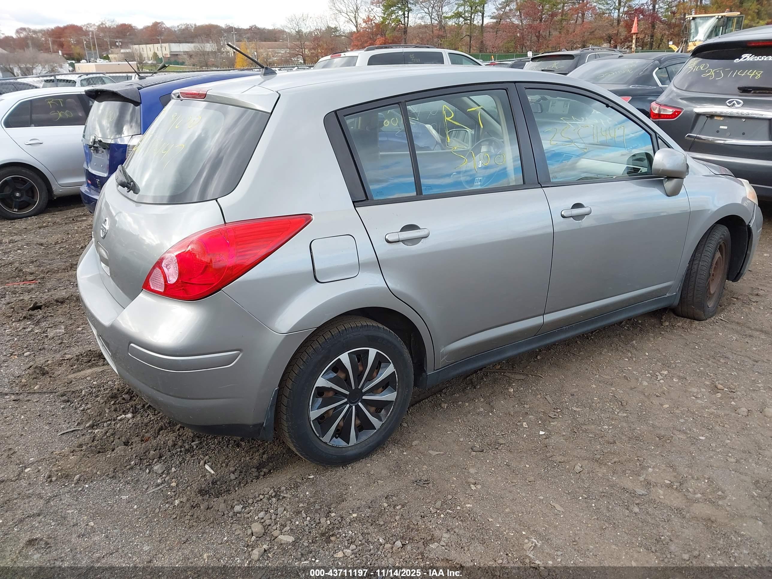 NISSAN VERSA image 4