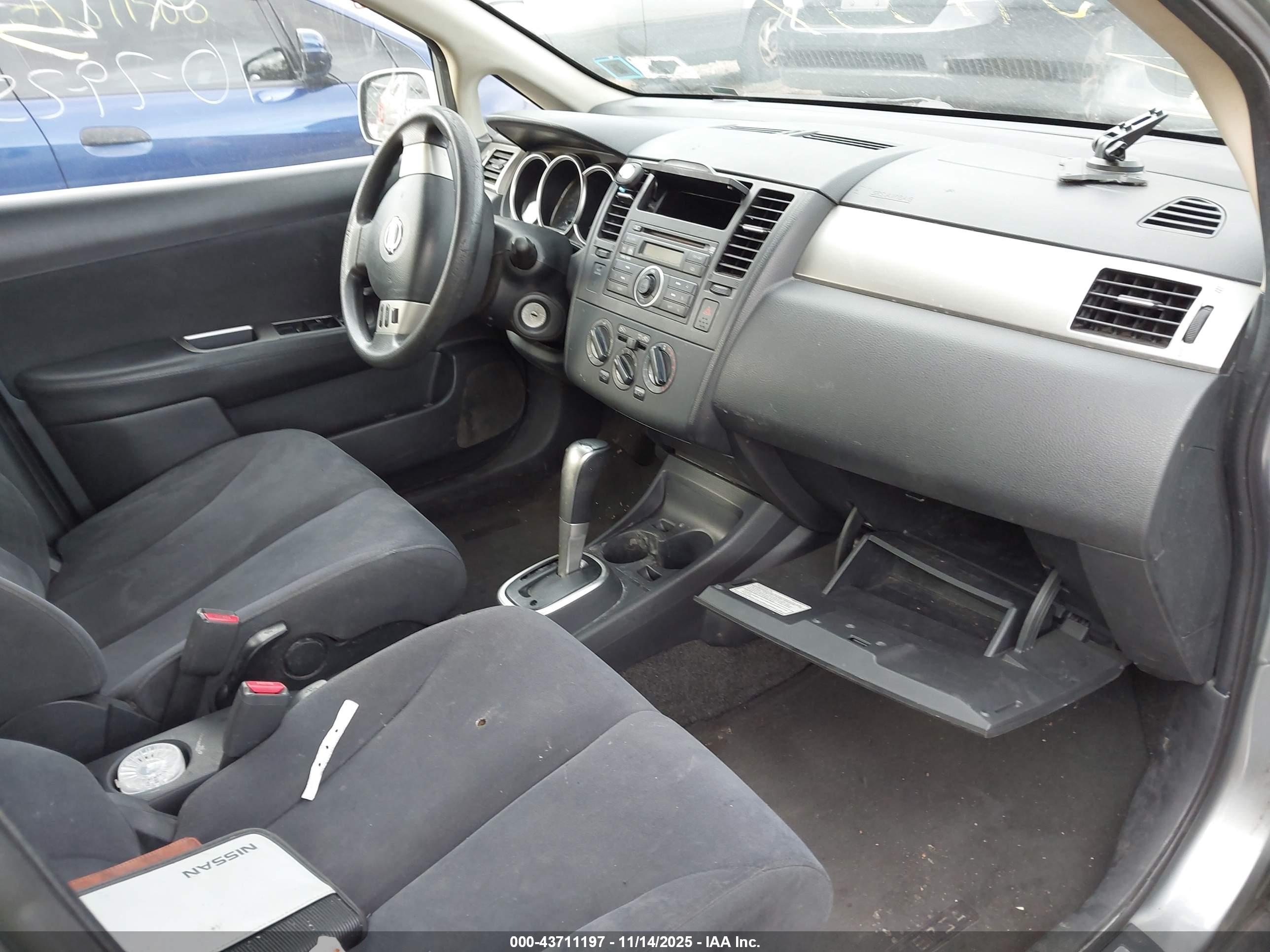 NISSAN VERSA image 5