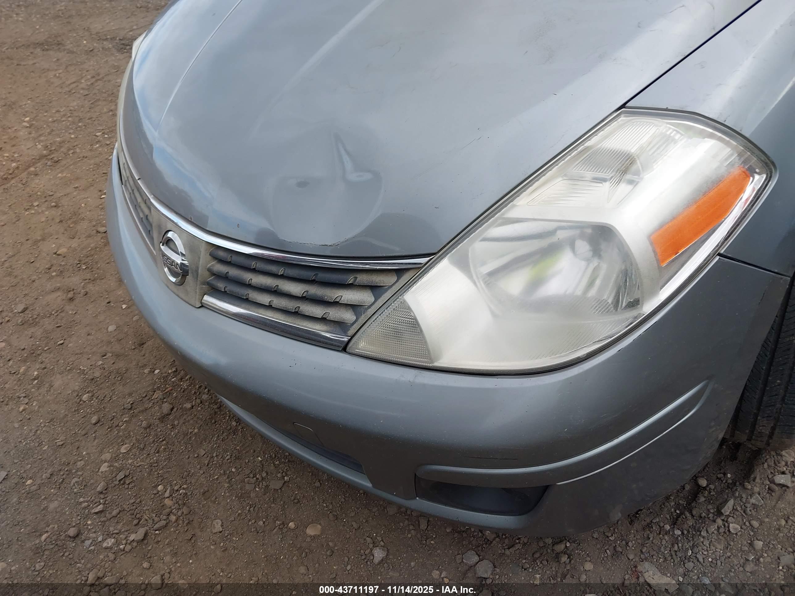 NISSAN VERSA image 6