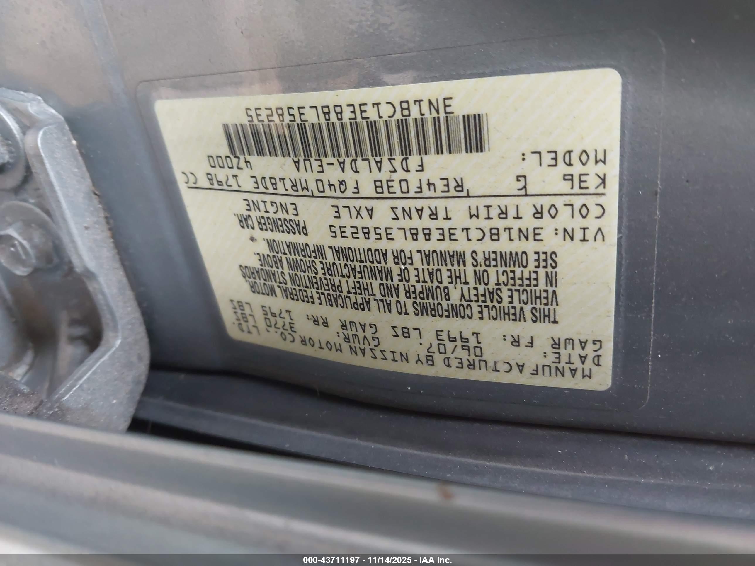 NISSAN VERSA image 9