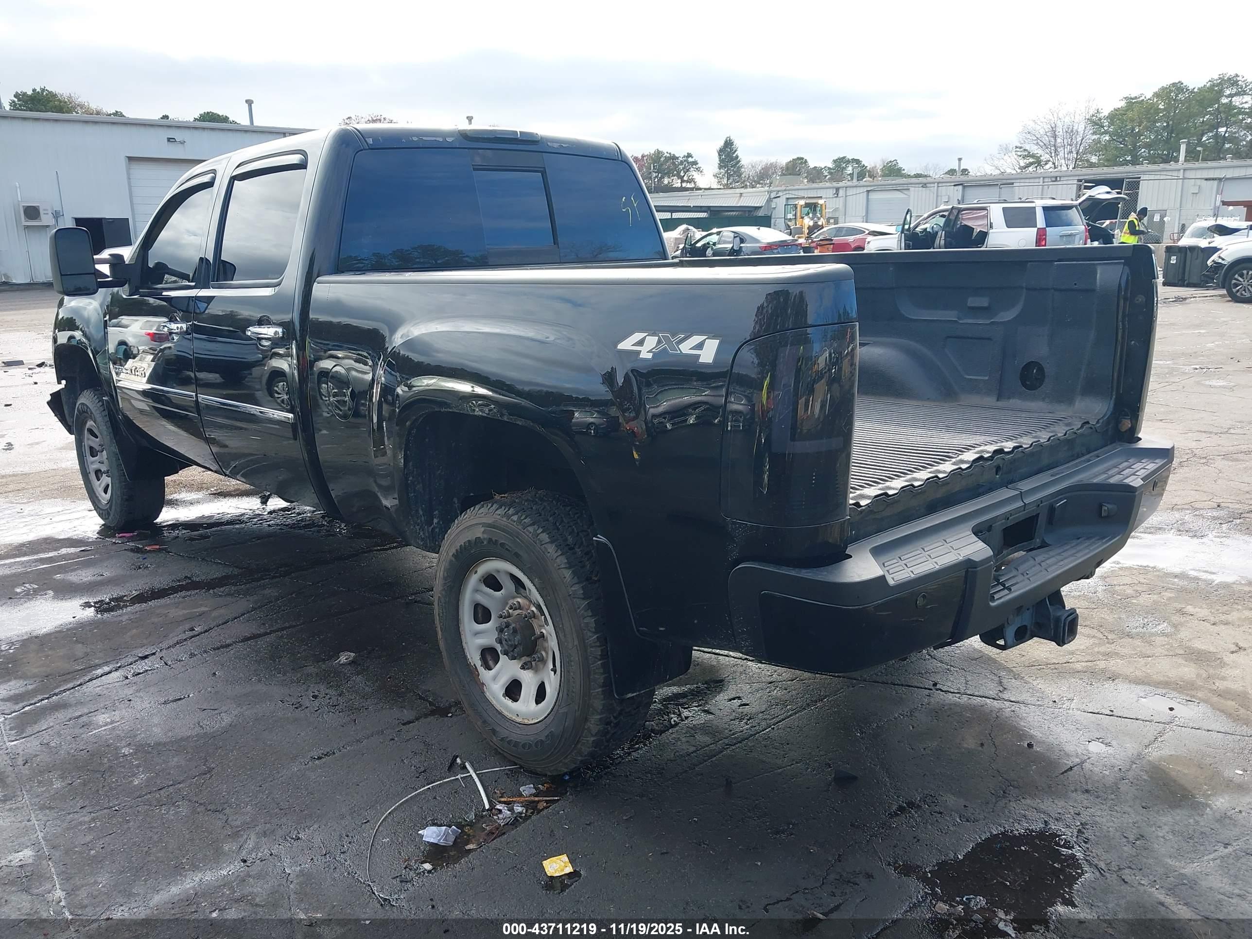 GMC SIERRA image 3