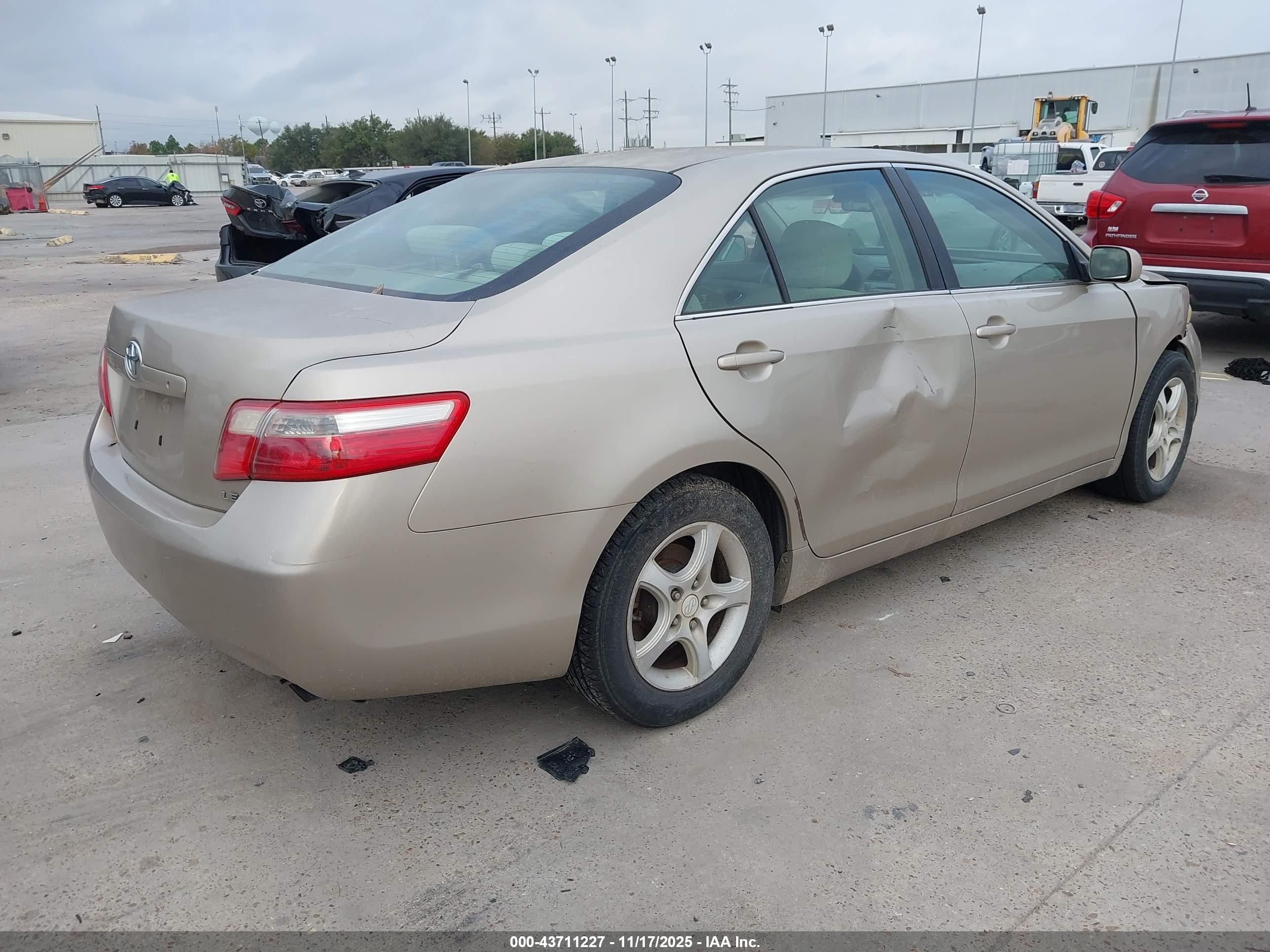 TOYOTA CAMRY image 4