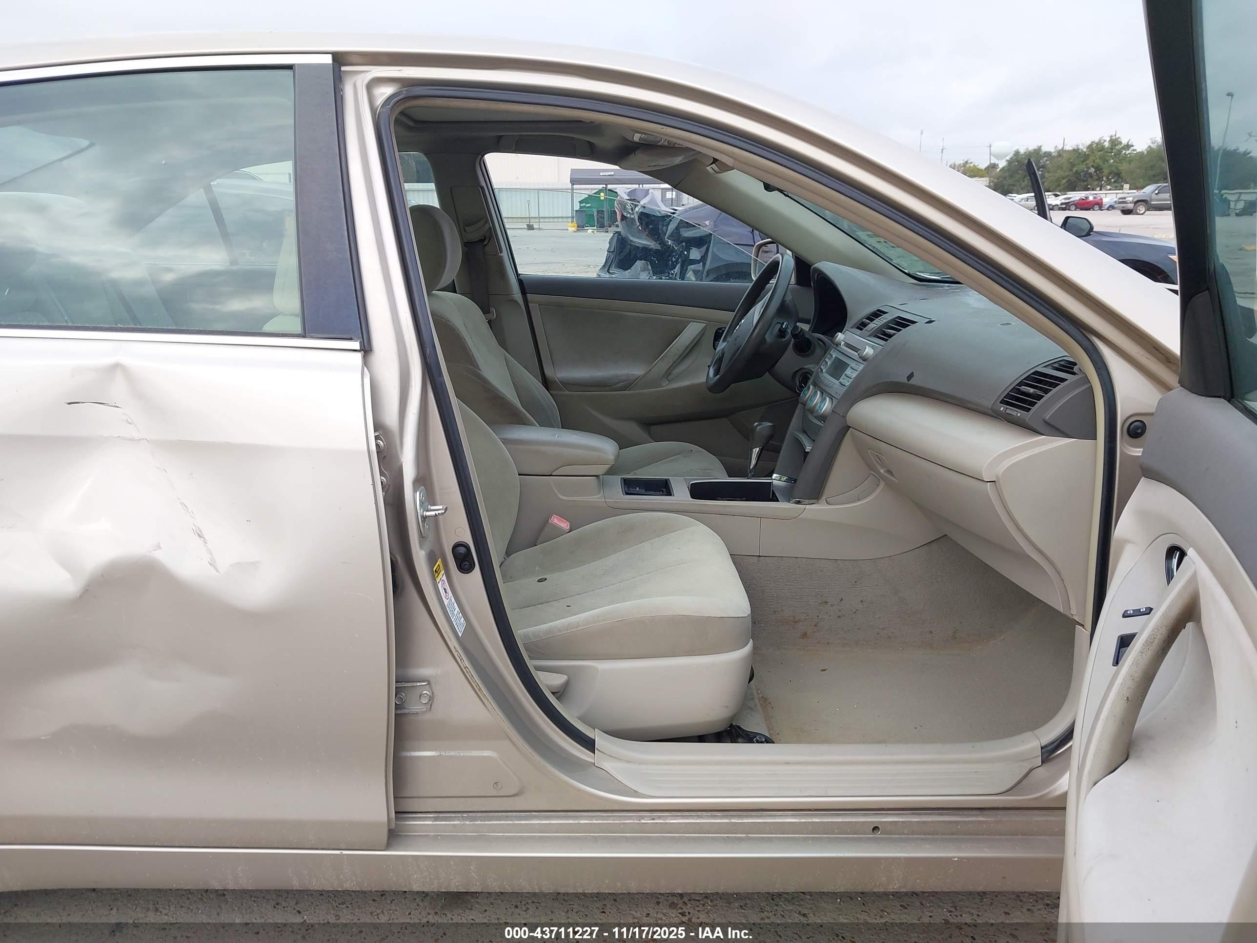 TOYOTA CAMRY image 5