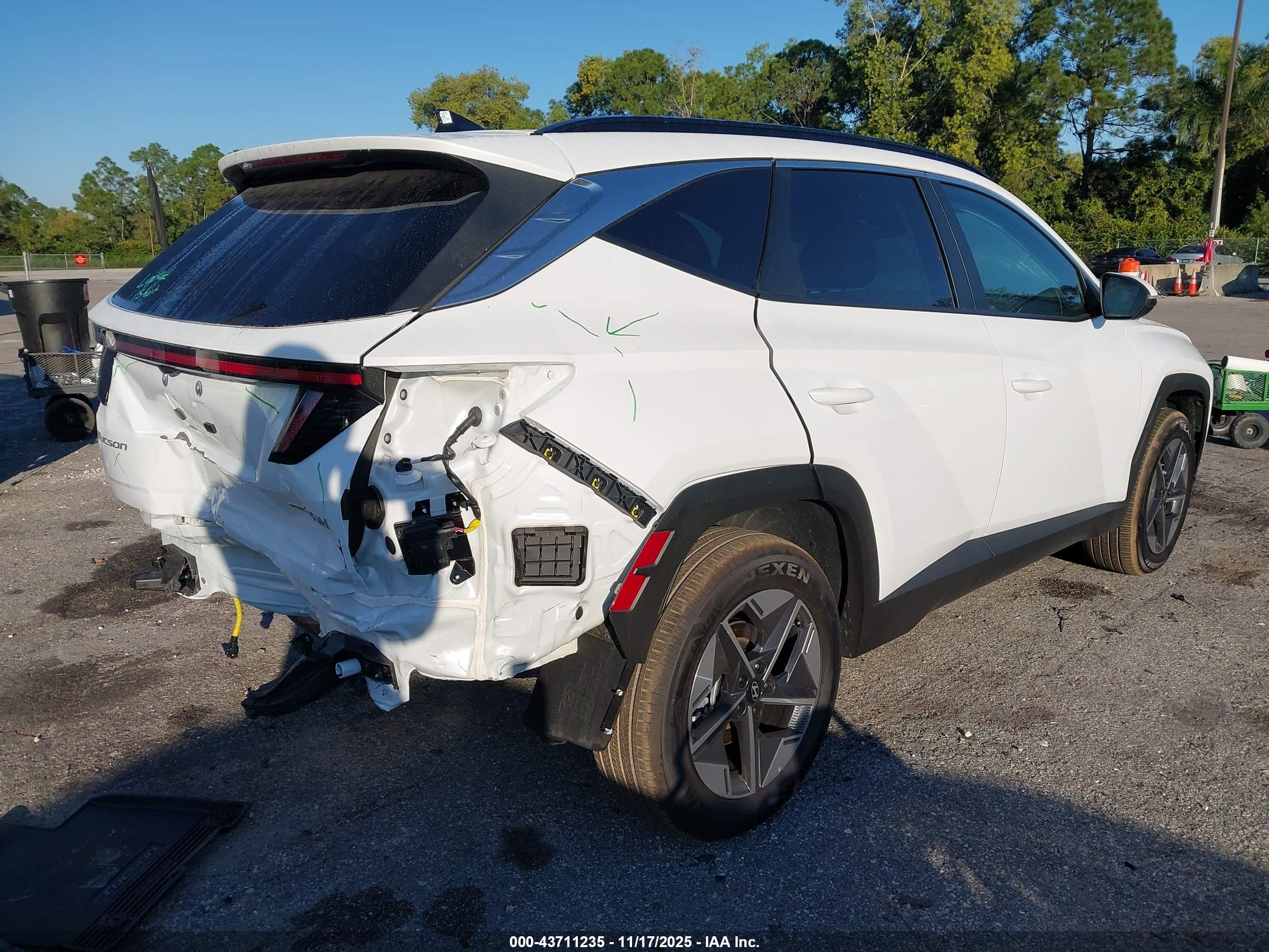 HYUNDAI TUCSON image 4