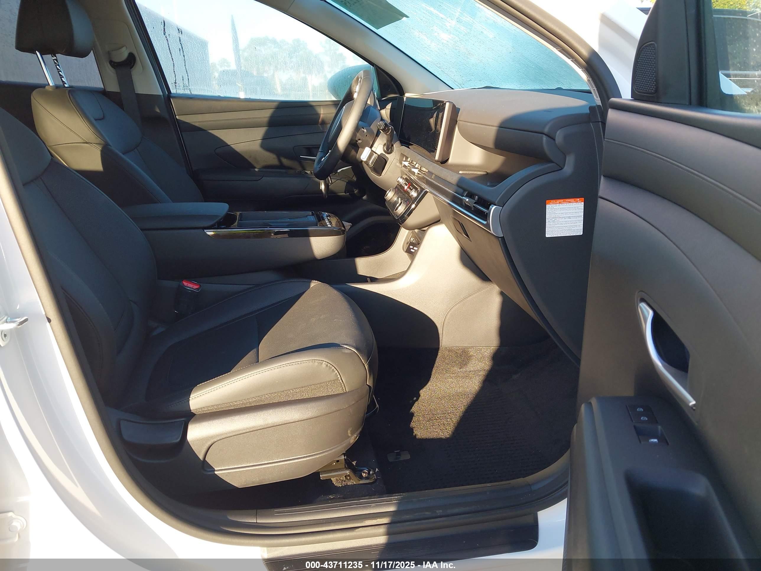 HYUNDAI TUCSON image 5