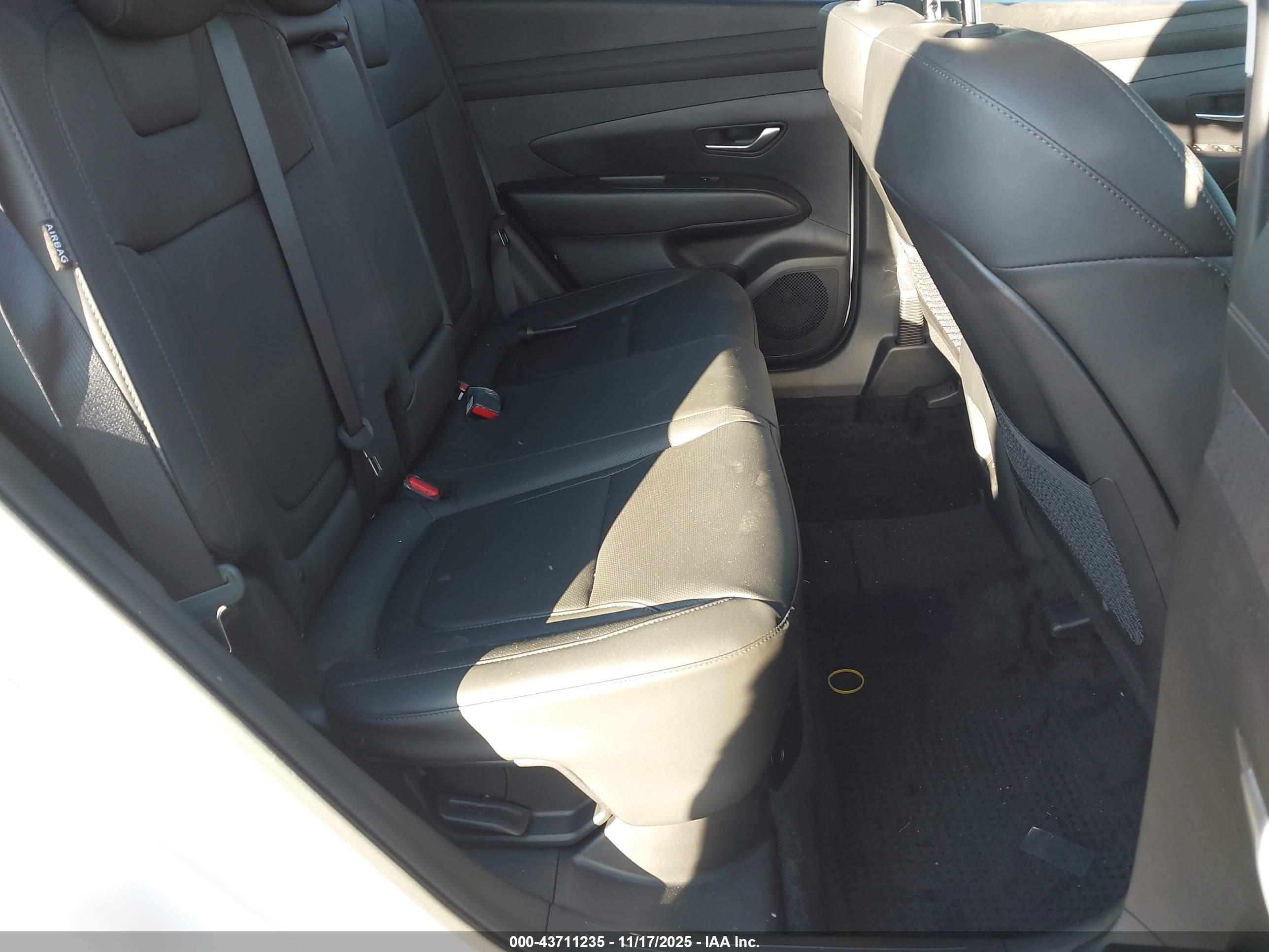 HYUNDAI TUCSON image 8