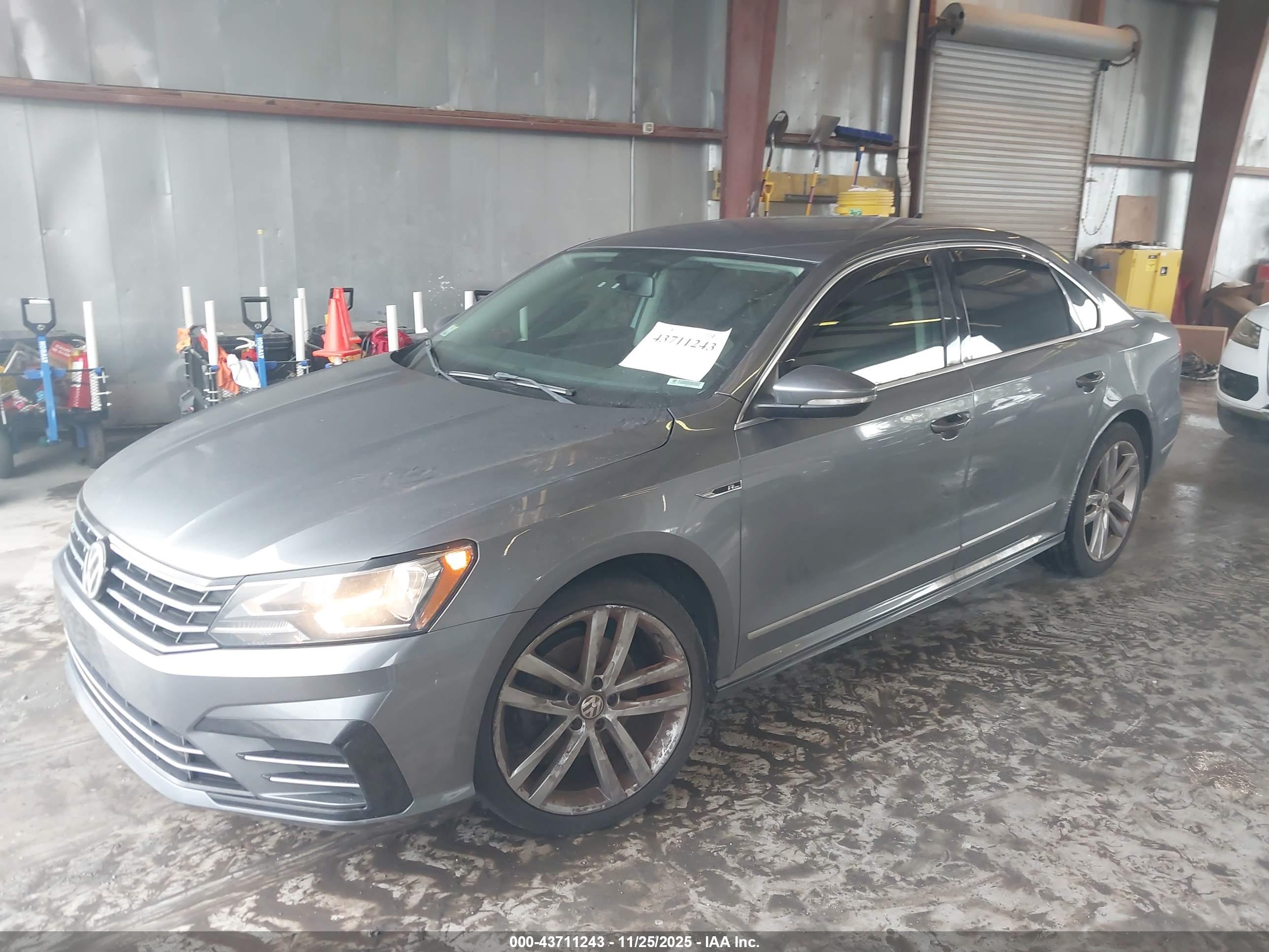 VOLKSWAGEN PASSAT image 2