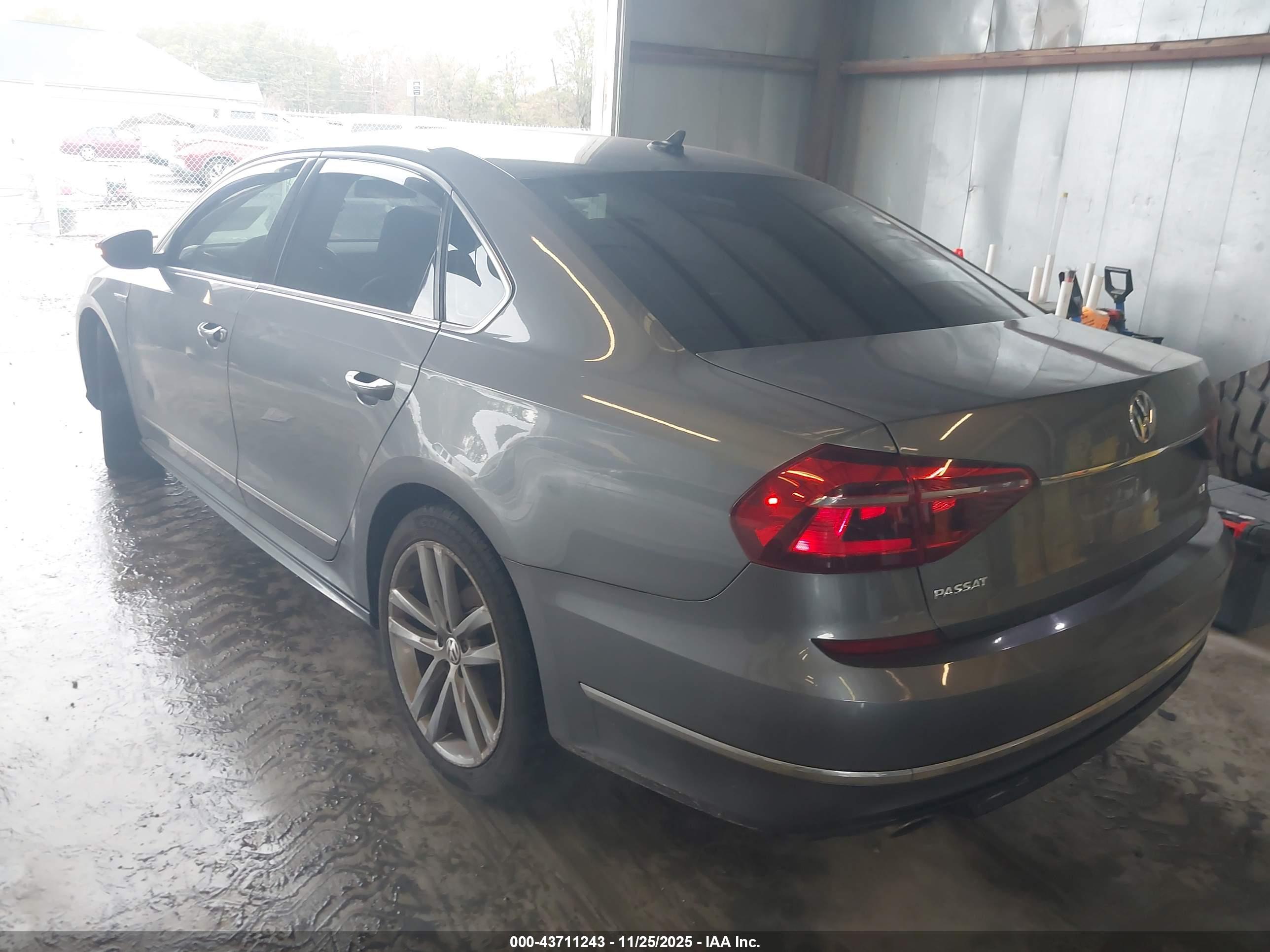 VOLKSWAGEN PASSAT image 3