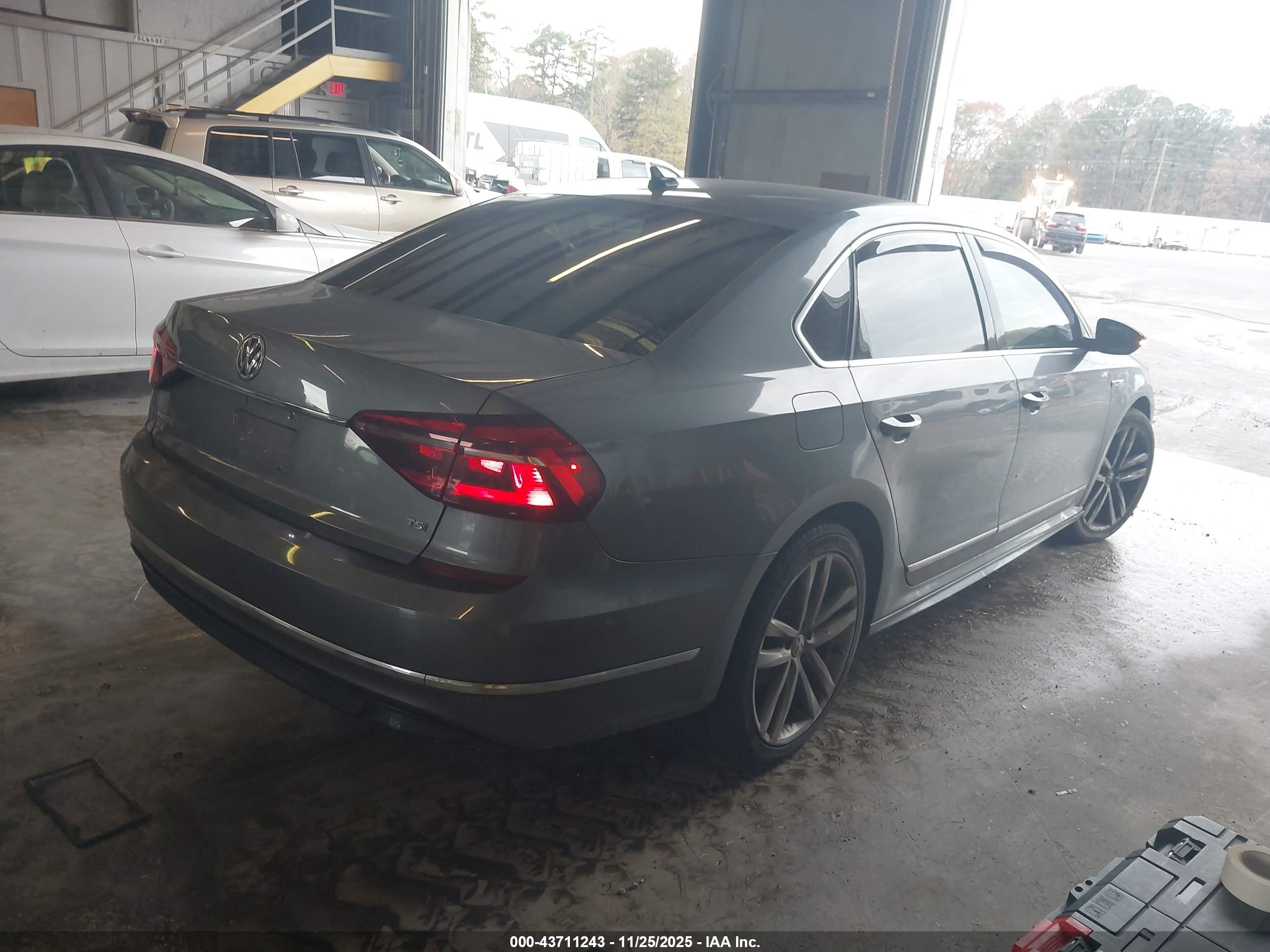VOLKSWAGEN PASSAT image 4