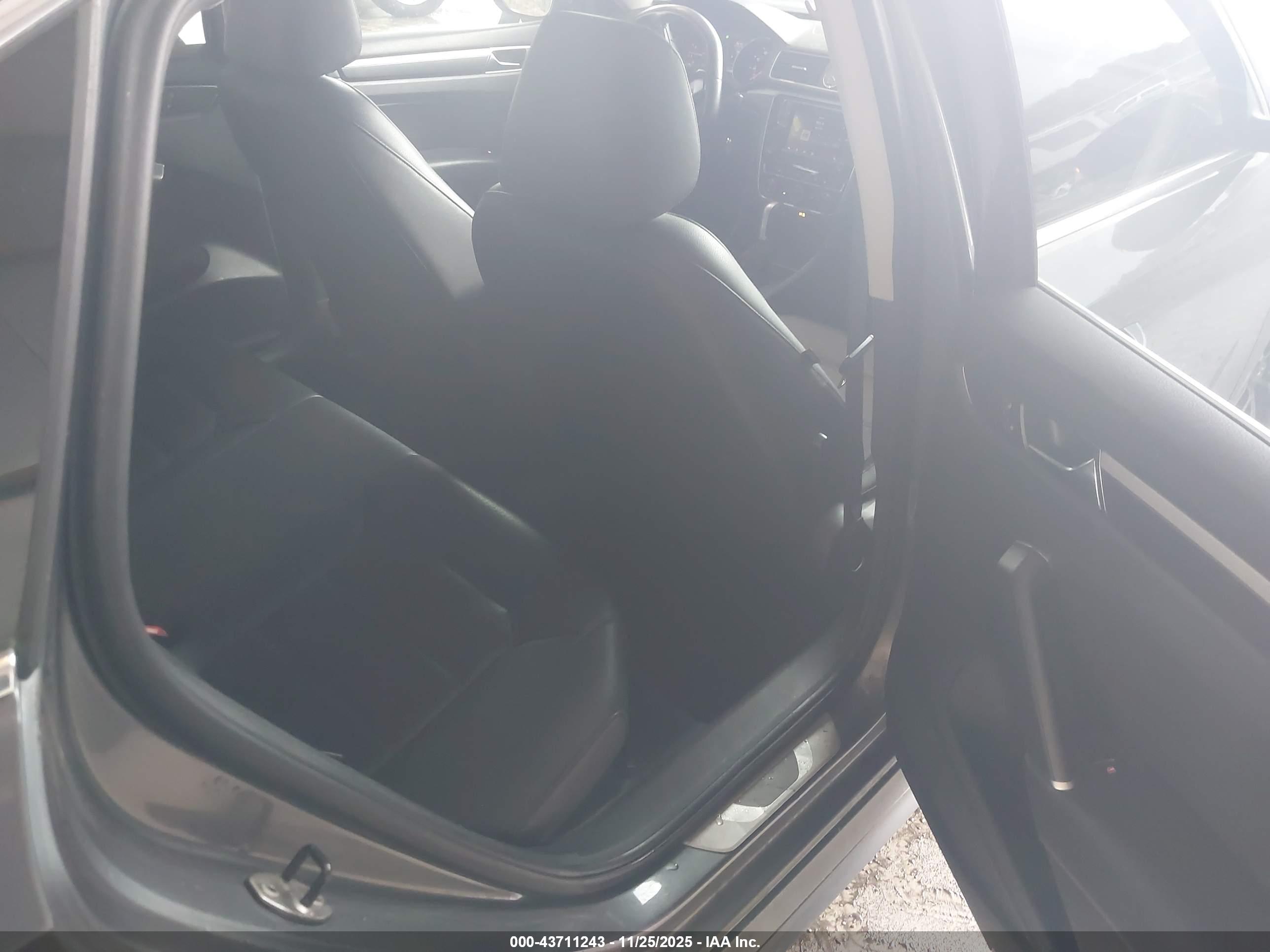 VOLKSWAGEN PASSAT image 8