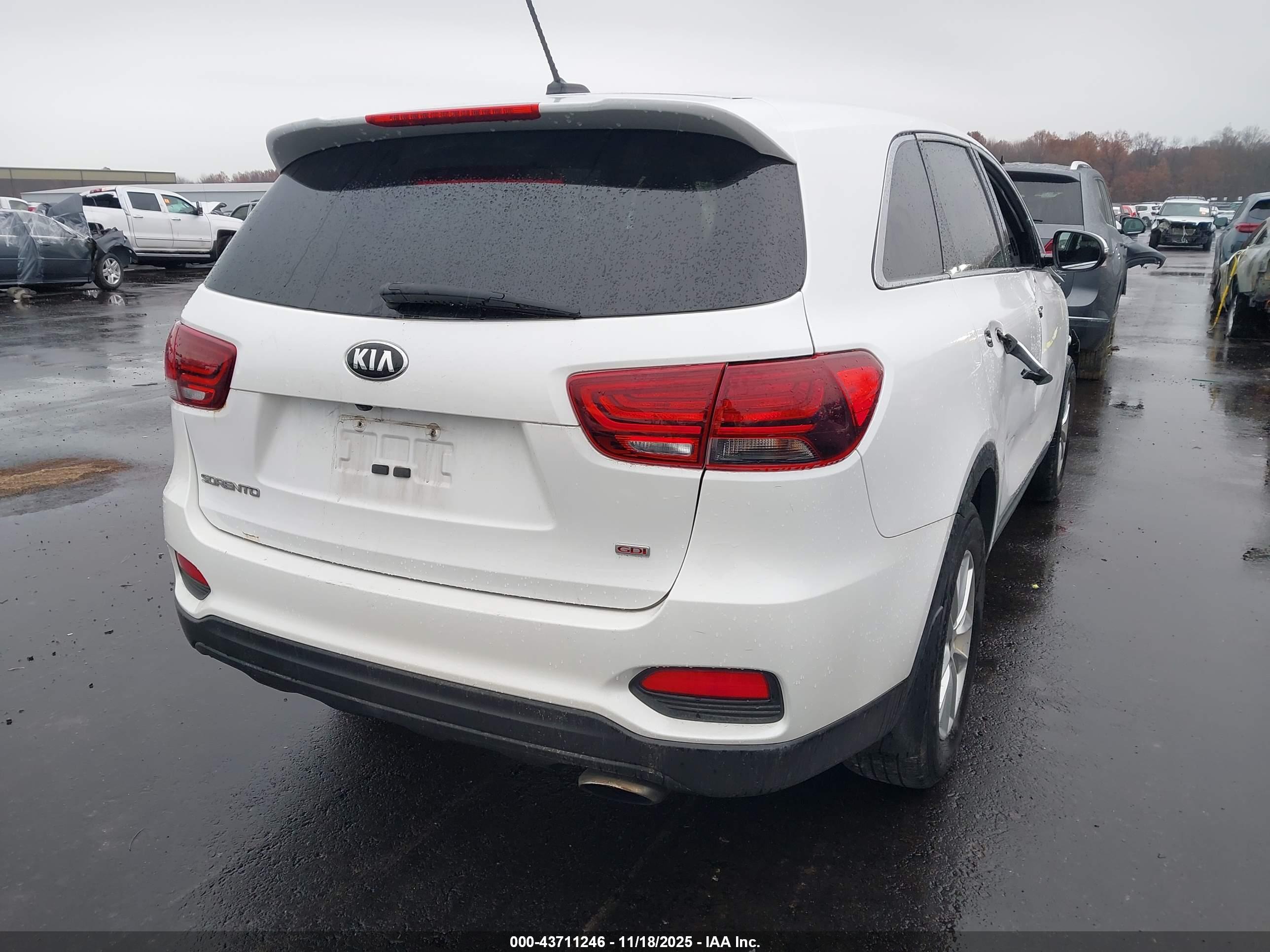KIA SORENTO image 4