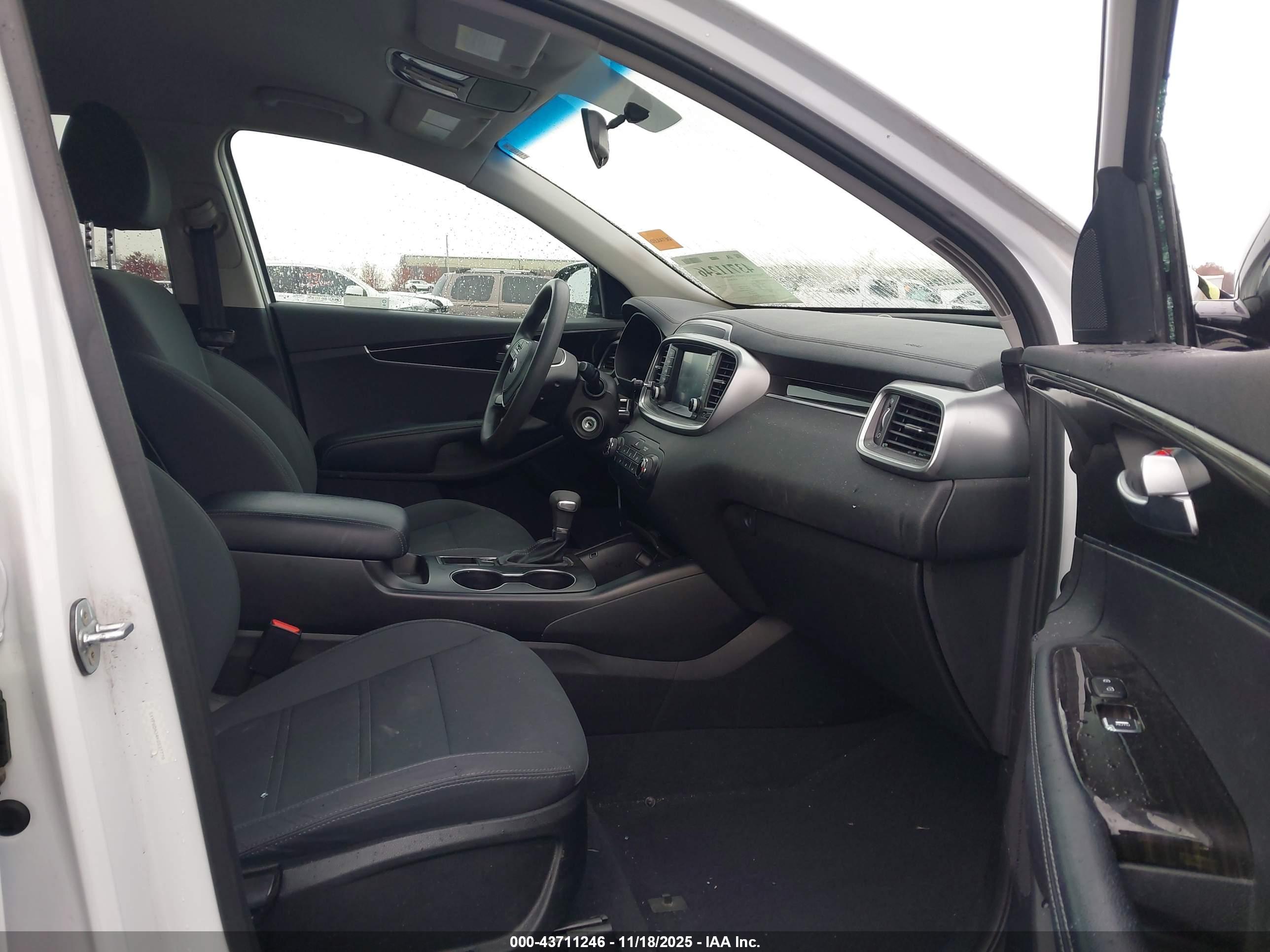 KIA SORENTO image 5