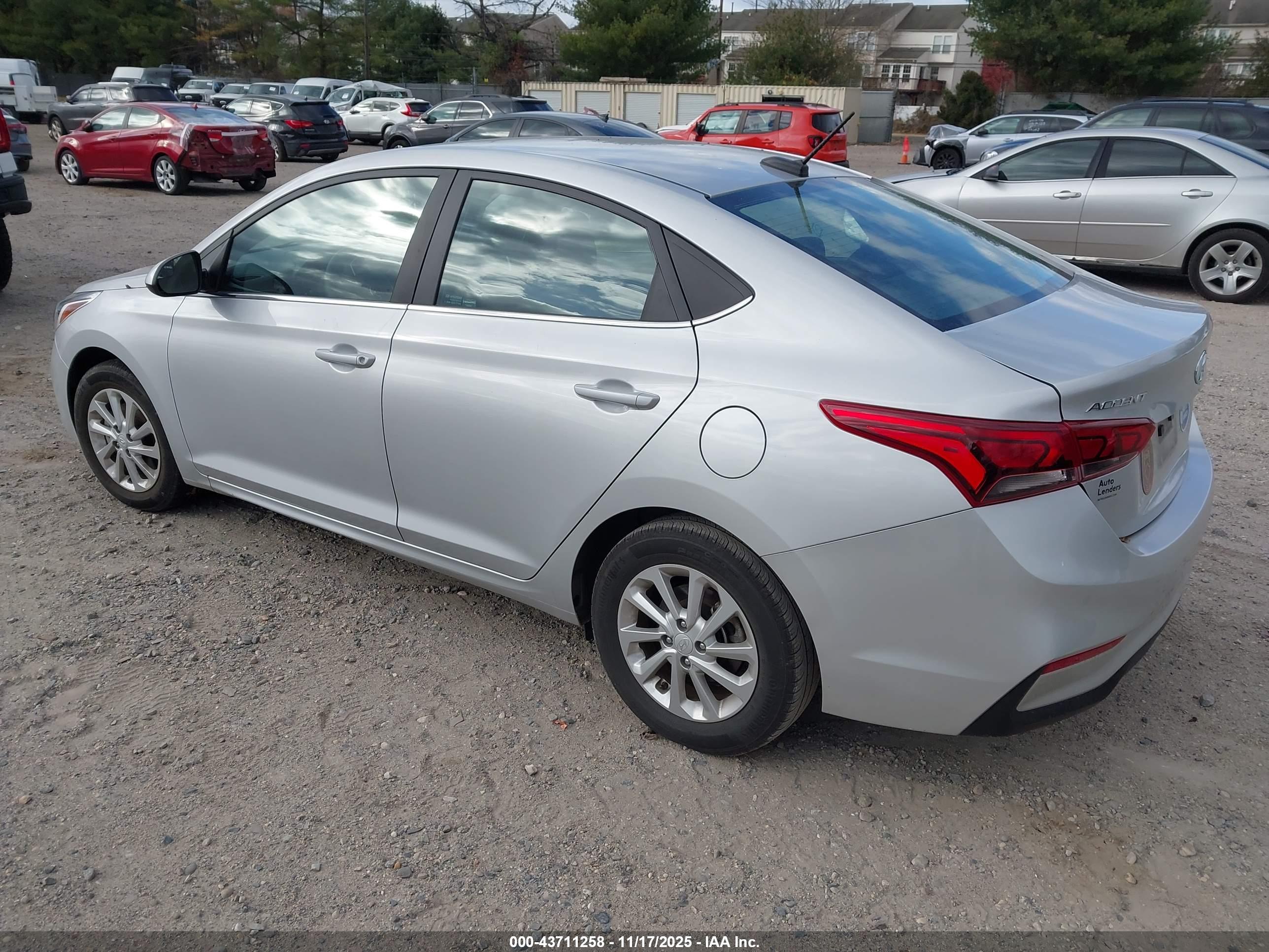 HYUNDAI ACCENT image 3