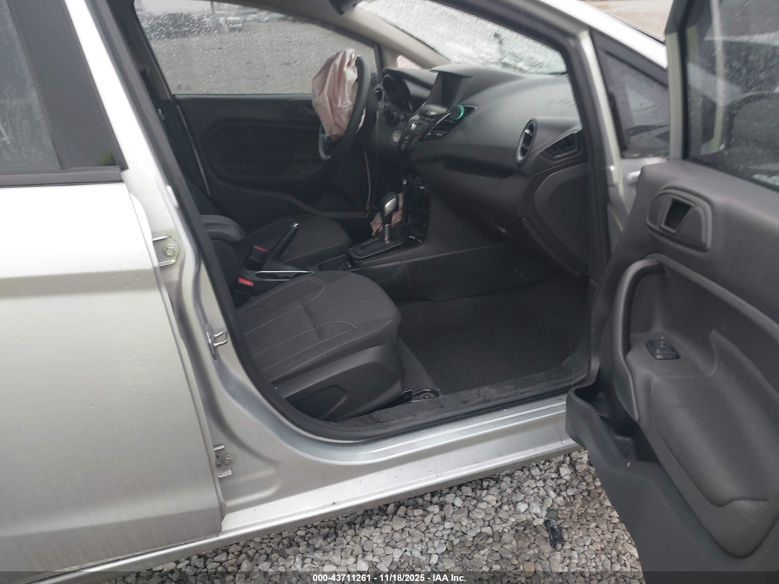 FORD FIESTA image 5