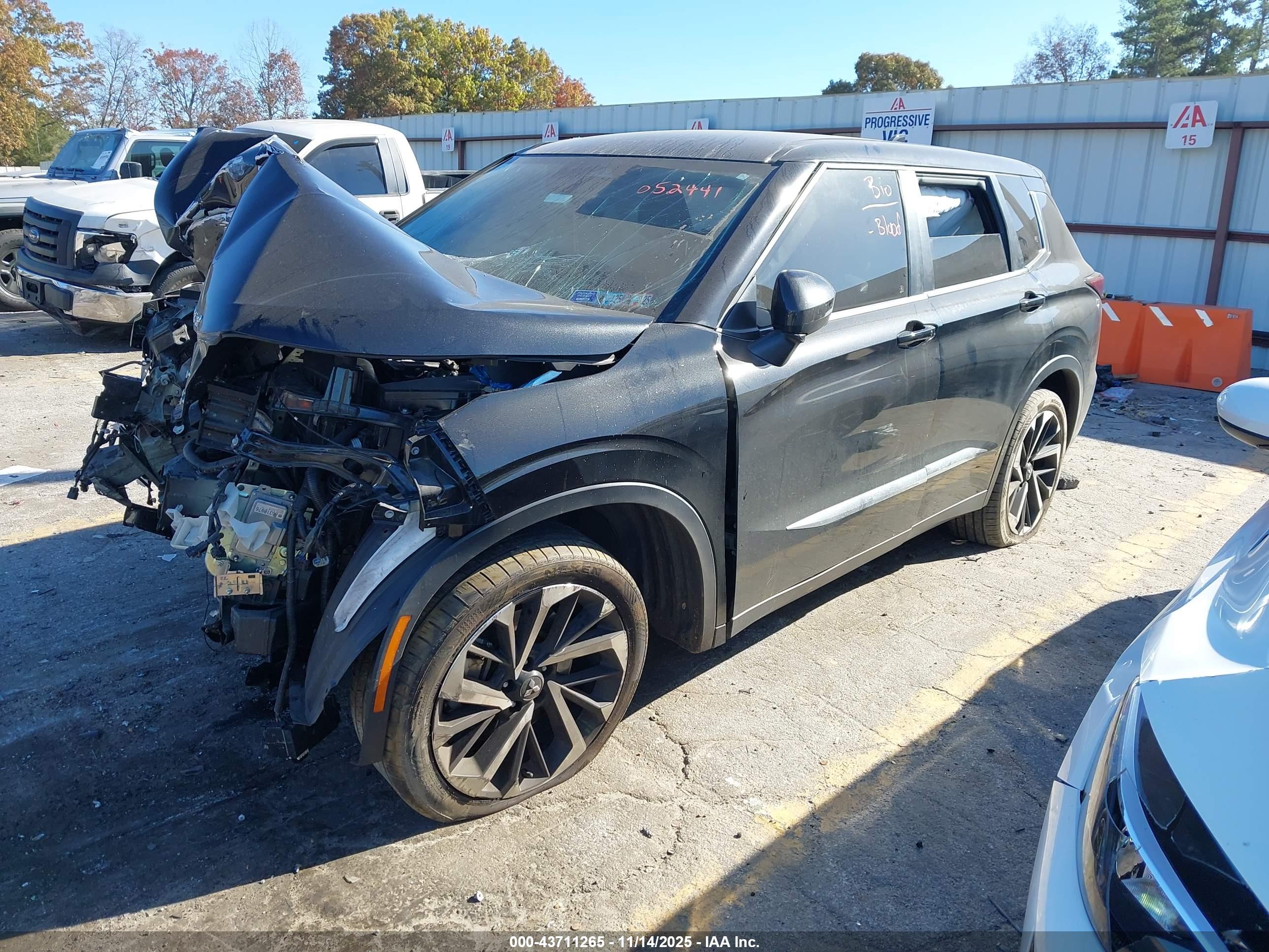 MITSUBISHI OUTLANDER image 2