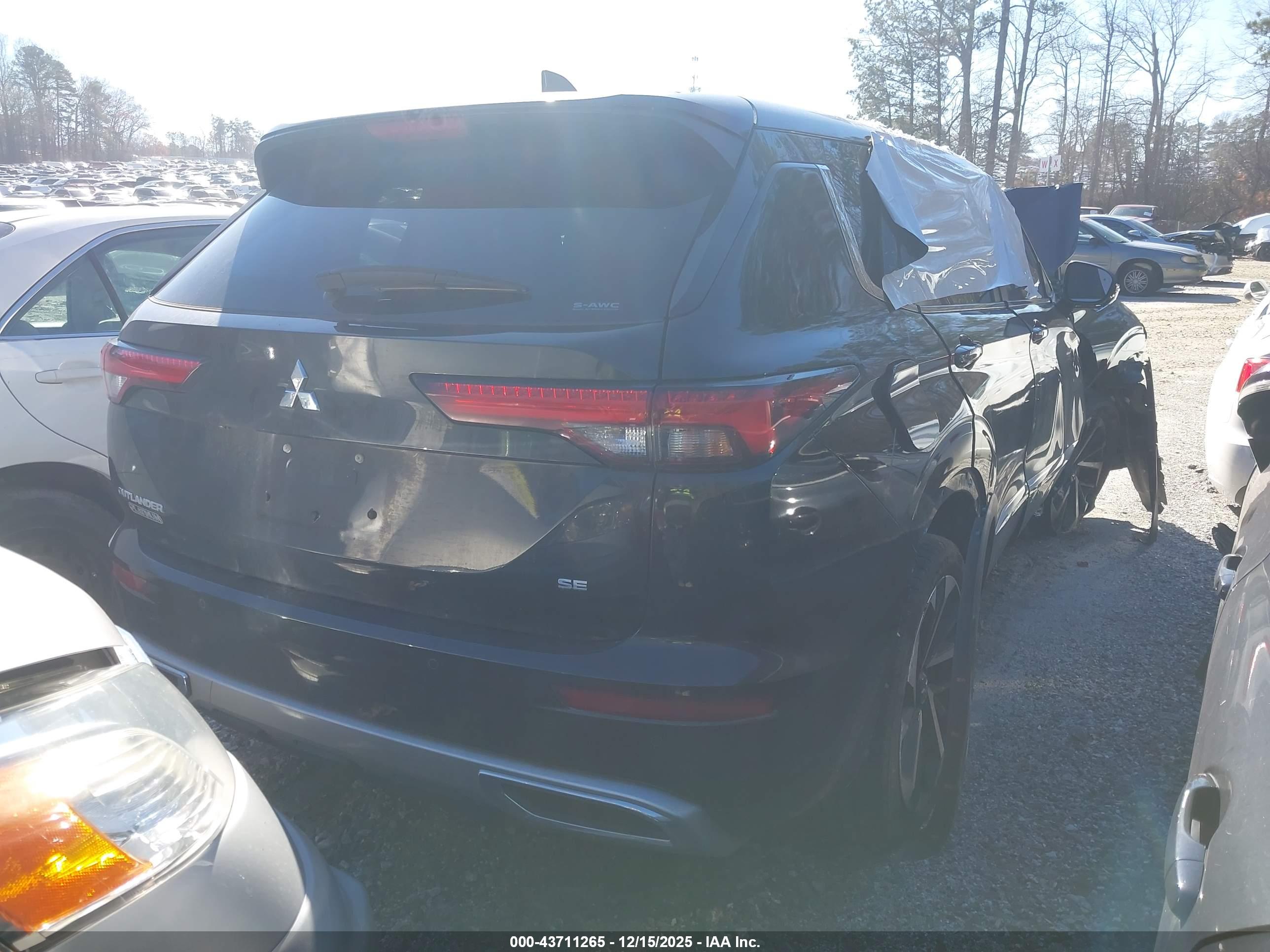MITSUBISHI OUTLANDER image 4