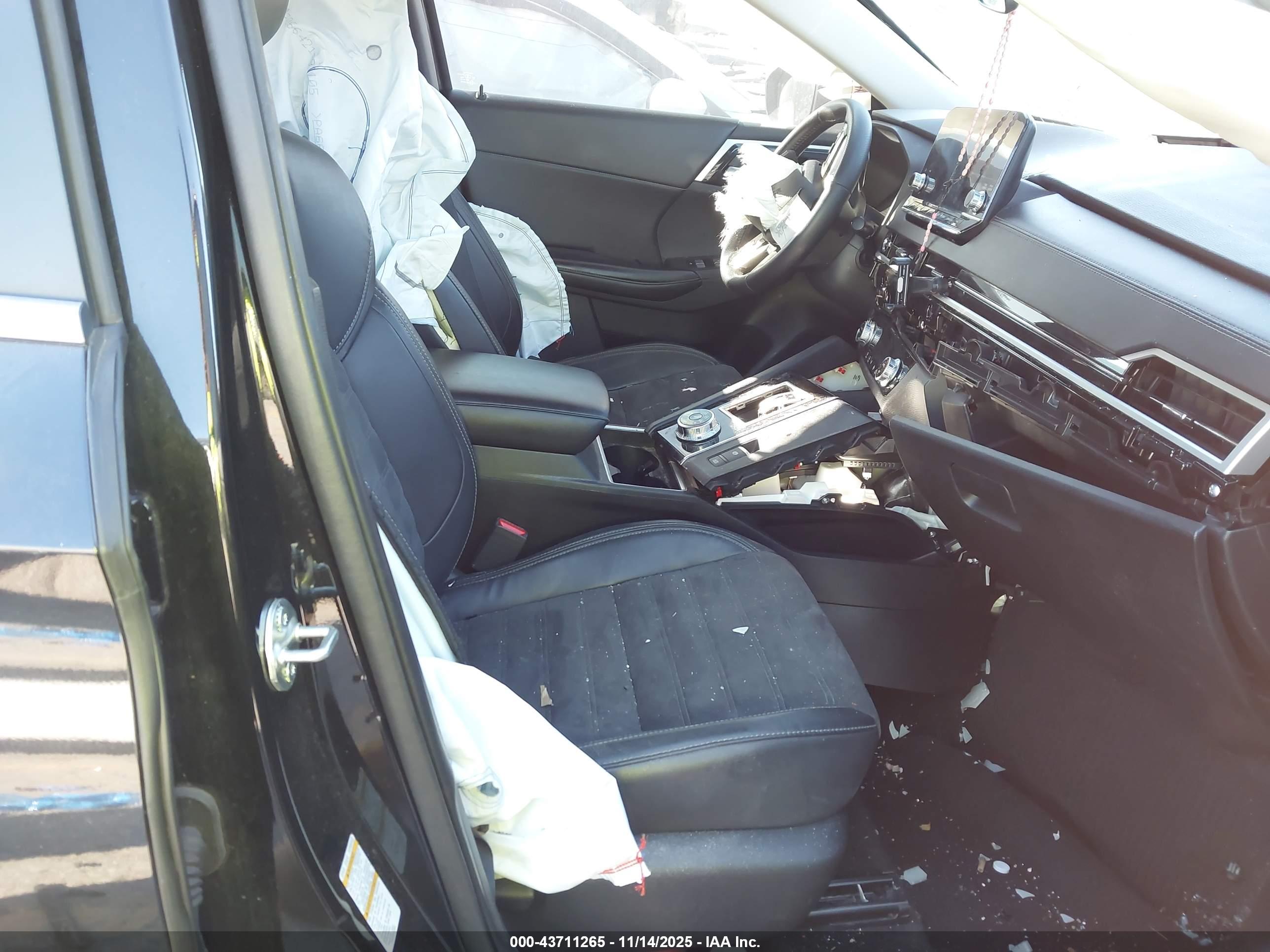 MITSUBISHI OUTLANDER image 5