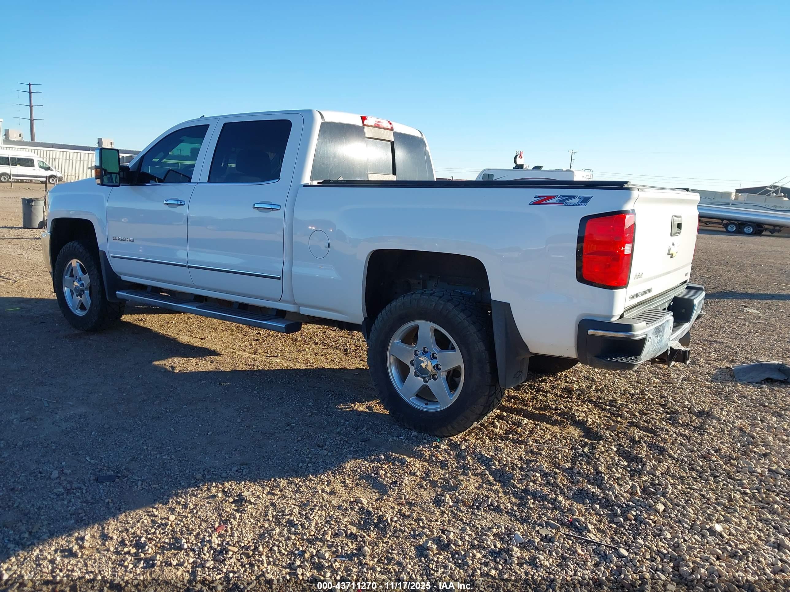 CHEVROLET SILVERADO image 3