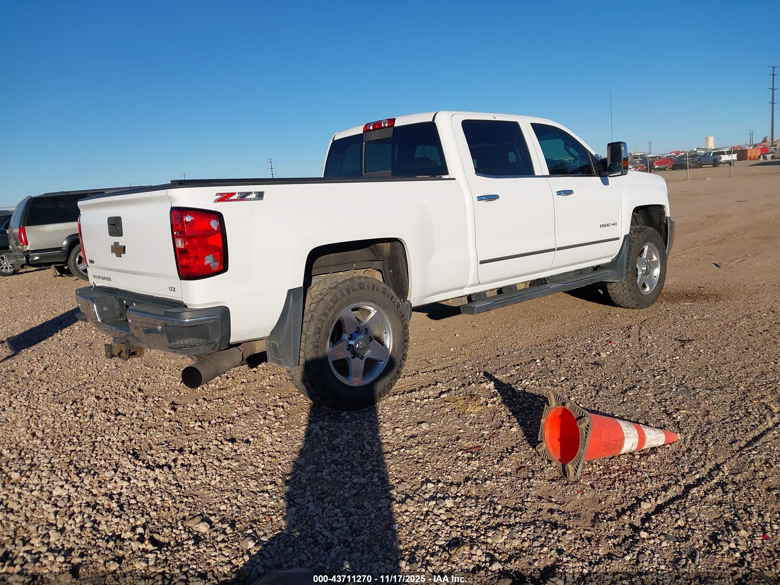 CHEVROLET SILVERADO image 4