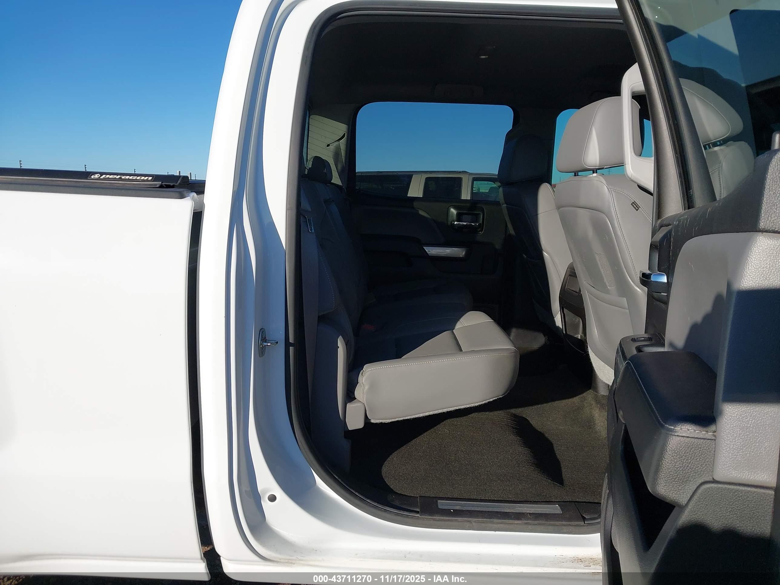 CHEVROLET SILVERADO image 8