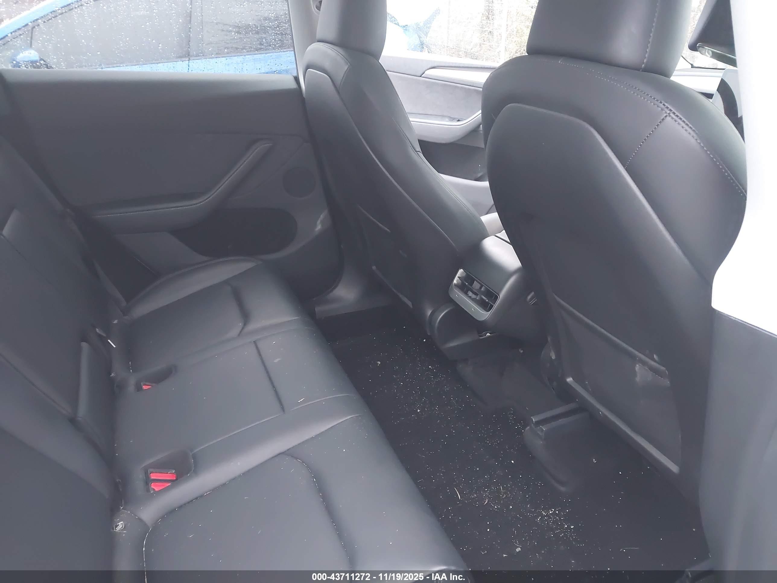 TESLA MODEL image 8