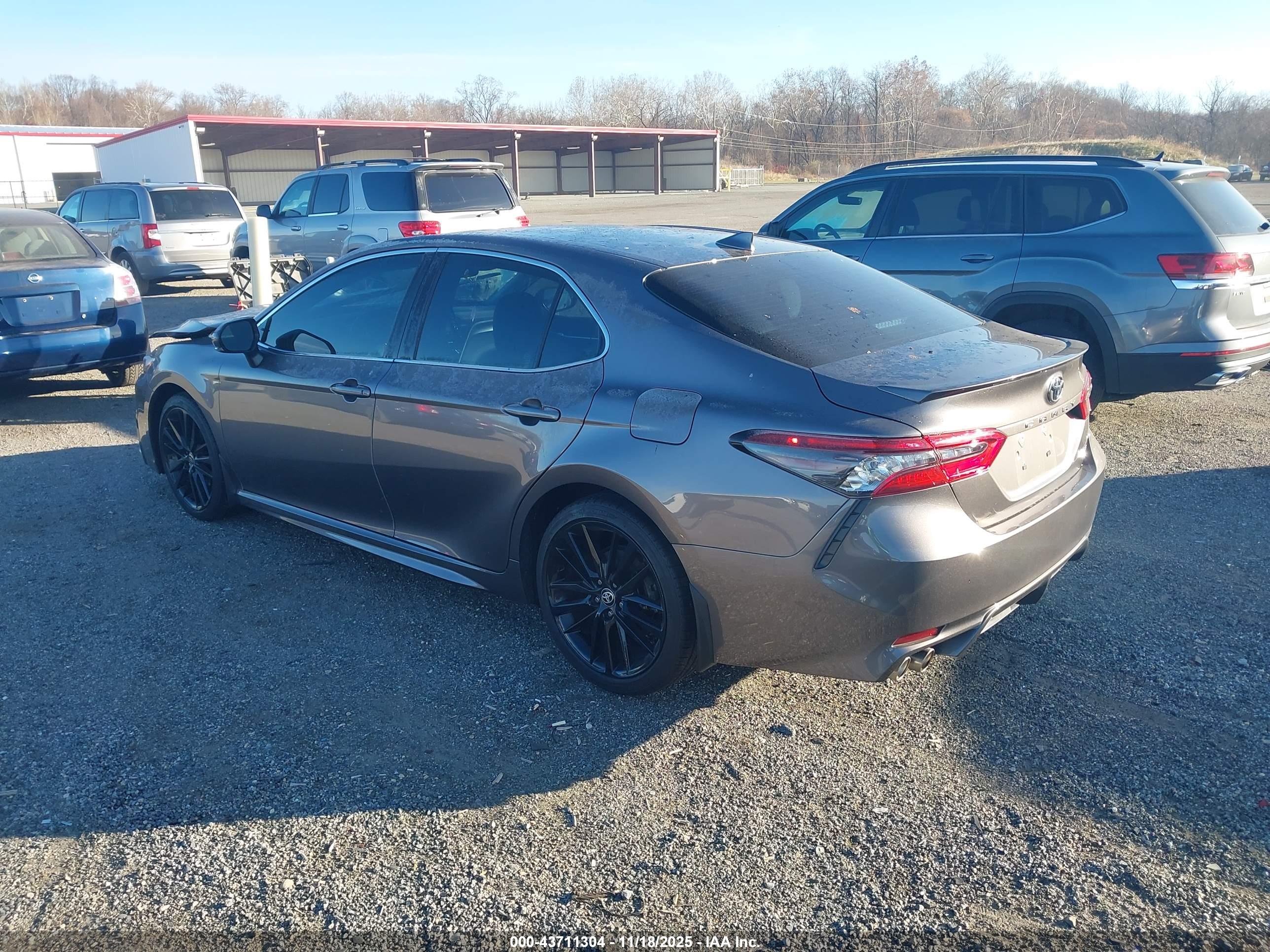 TOYOTA CAMRY image 3