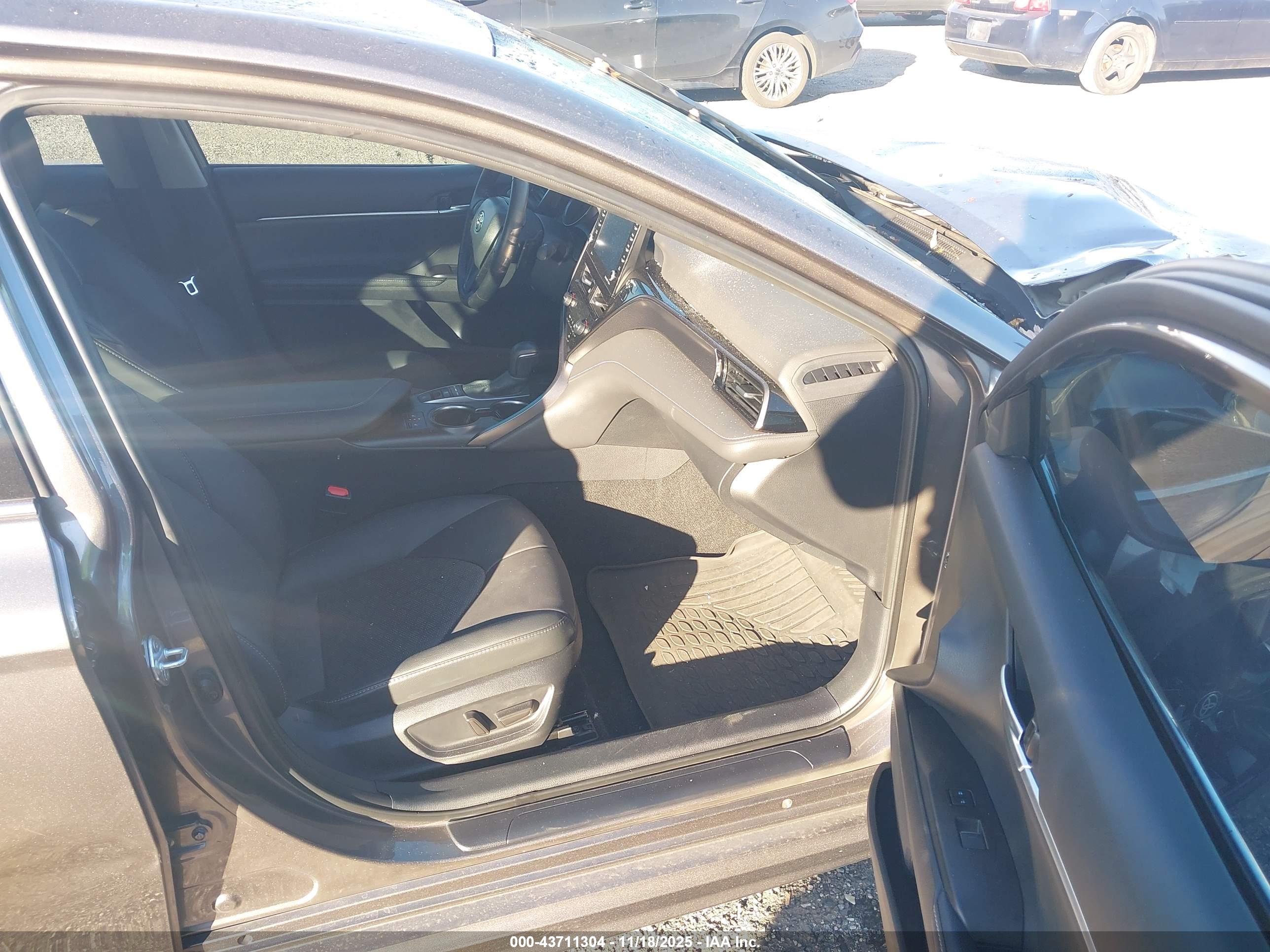 TOYOTA CAMRY image 5