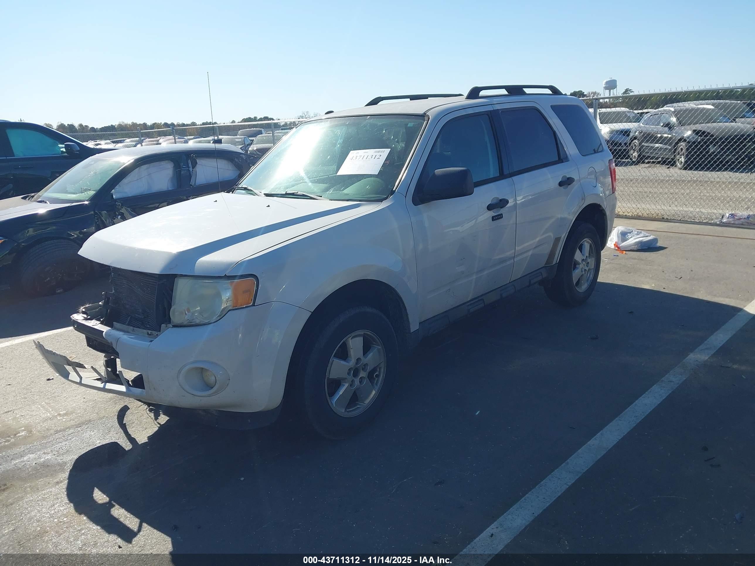 FORD ESCAPE image 2