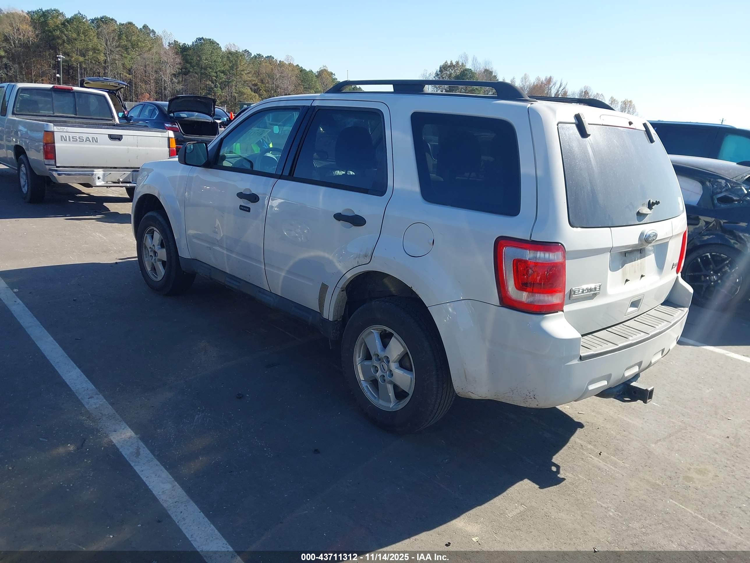 FORD ESCAPE image 3