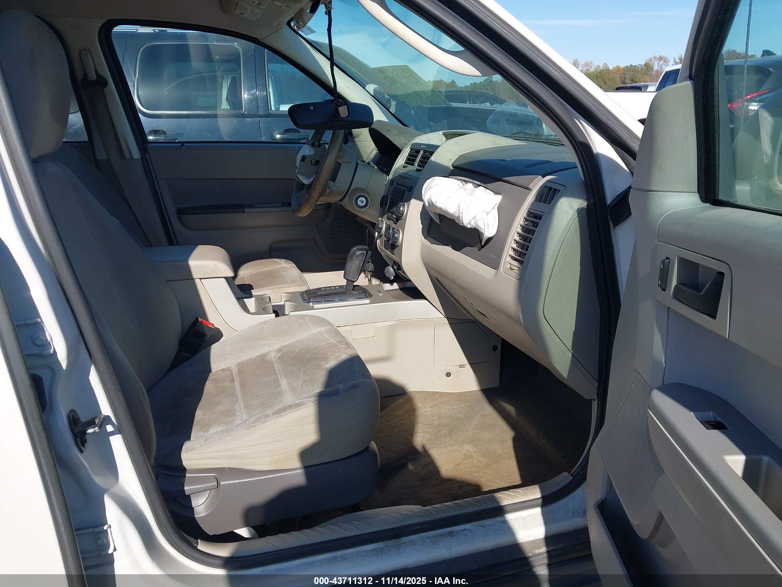 FORD ESCAPE image 5