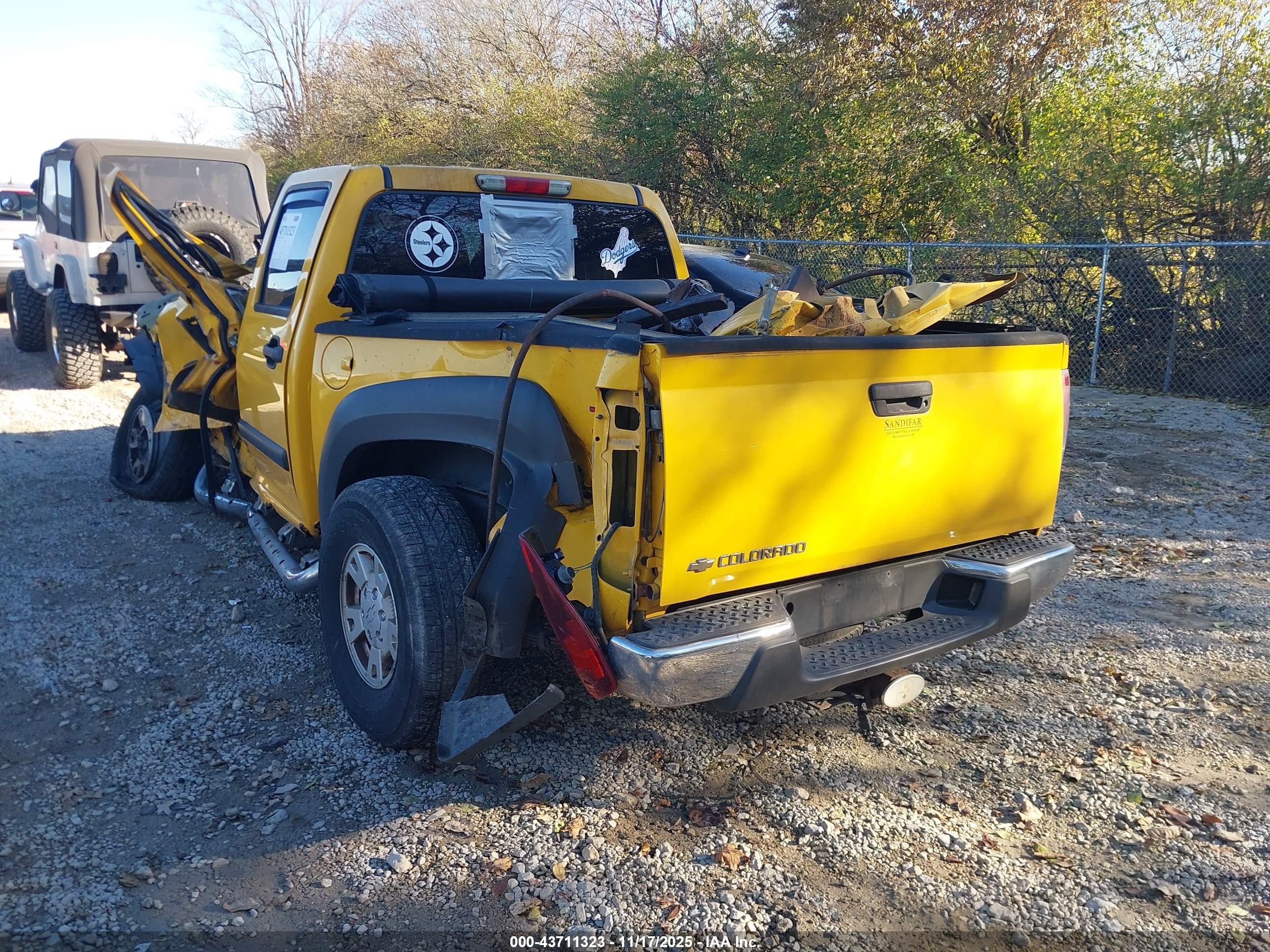 CHEVROLET COLORADO image 3